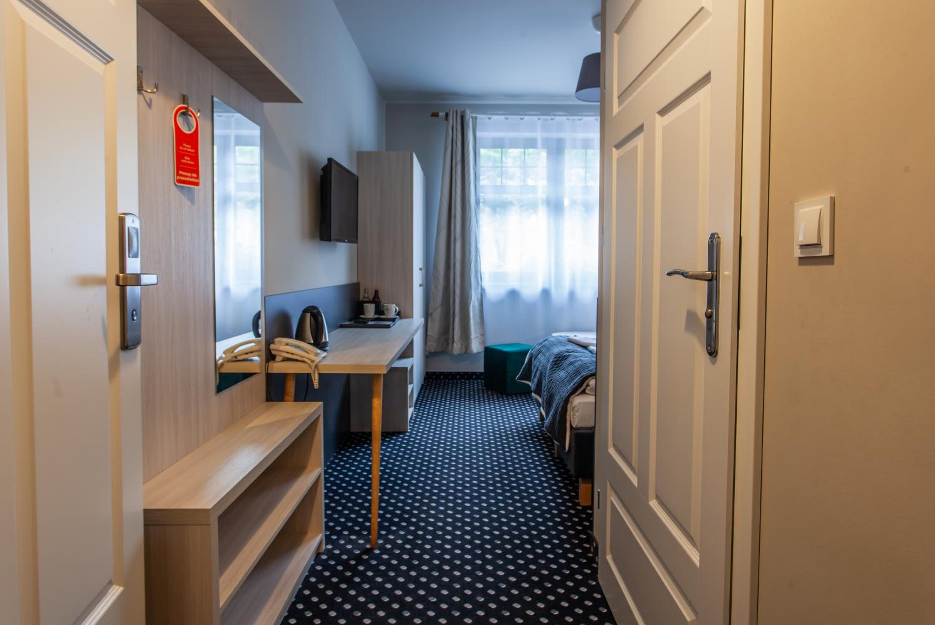 Double or Twin Room - Photo 6