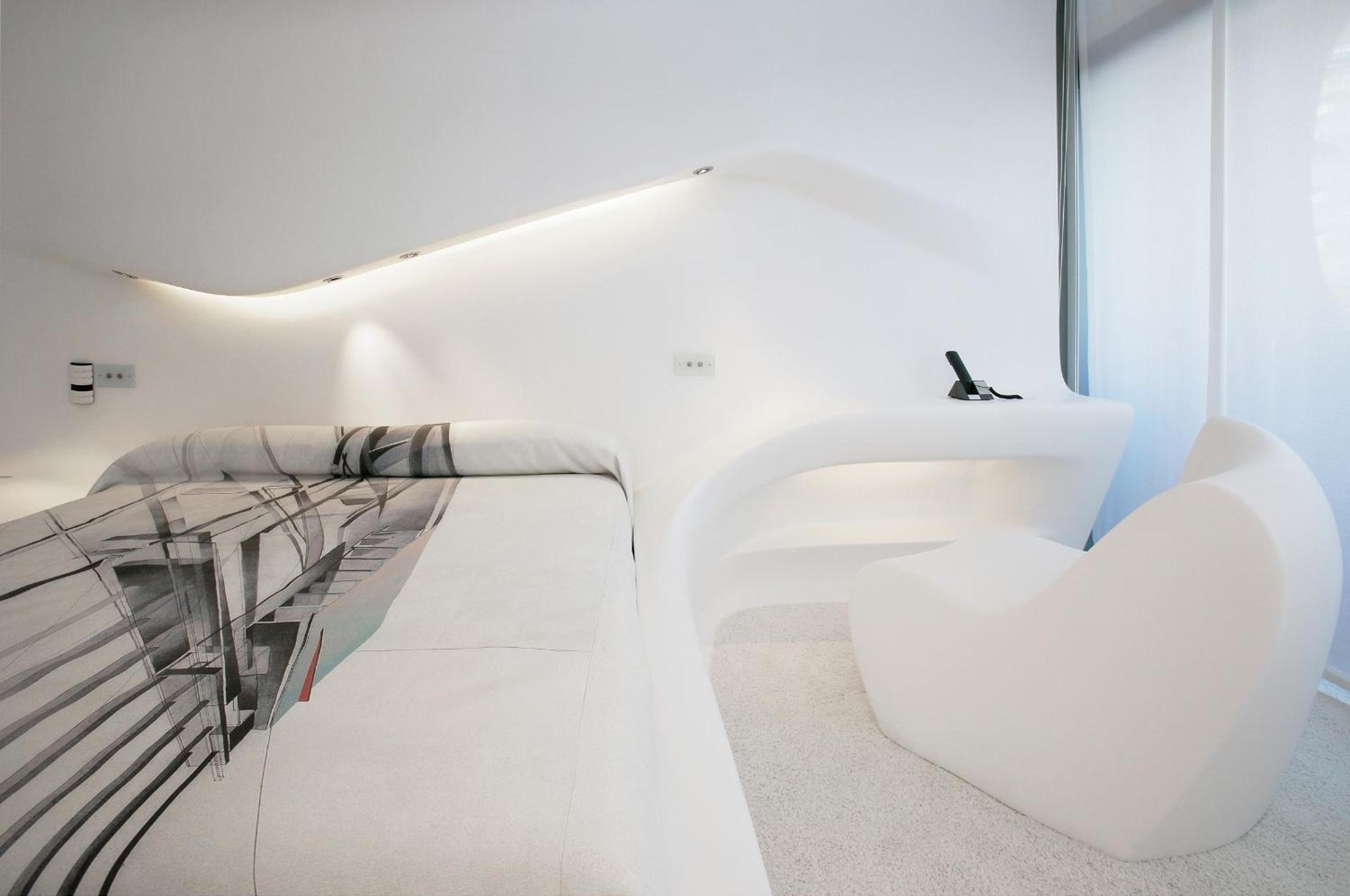 Space Club by Zaha Hadid - Photo 2