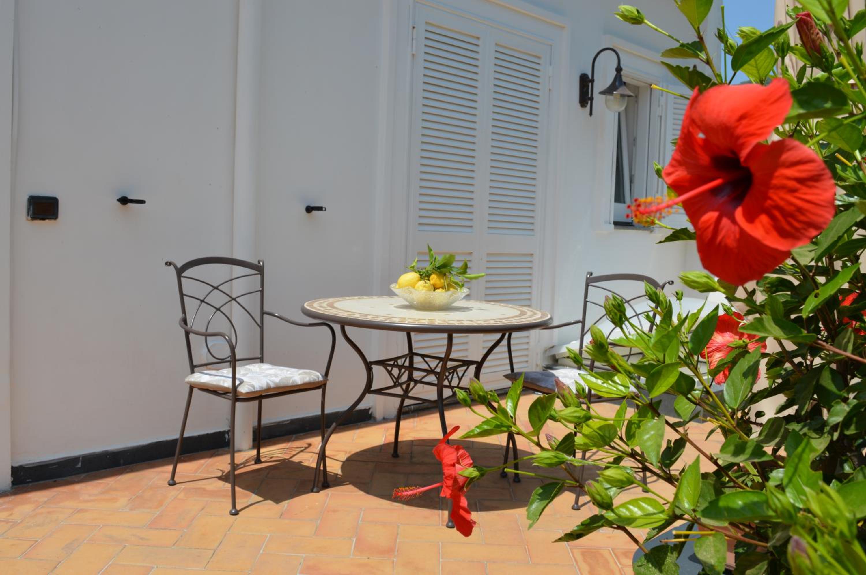 Apartment with Garden View - Photo 35