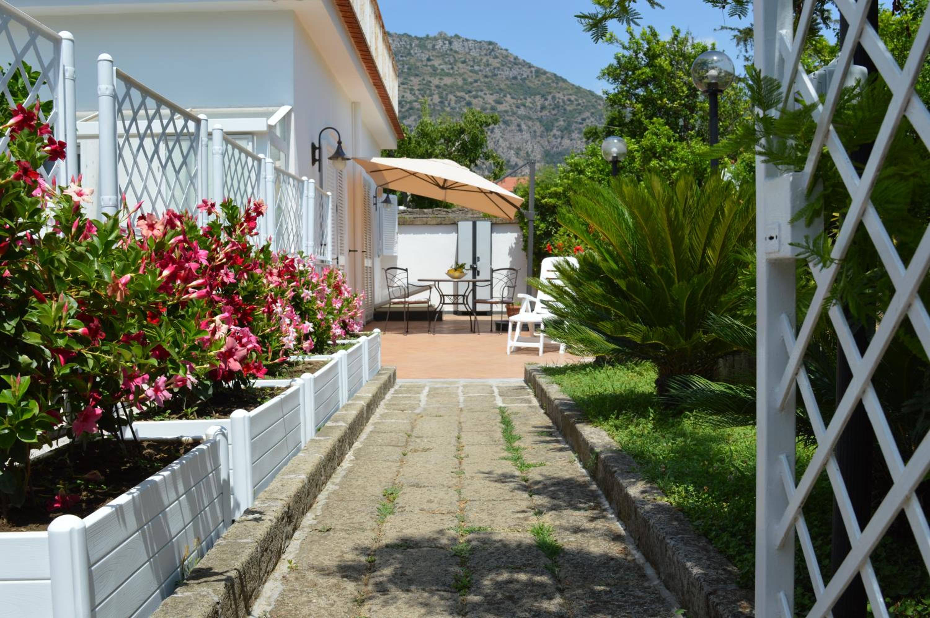 Apartment with Garden View - Photo 43