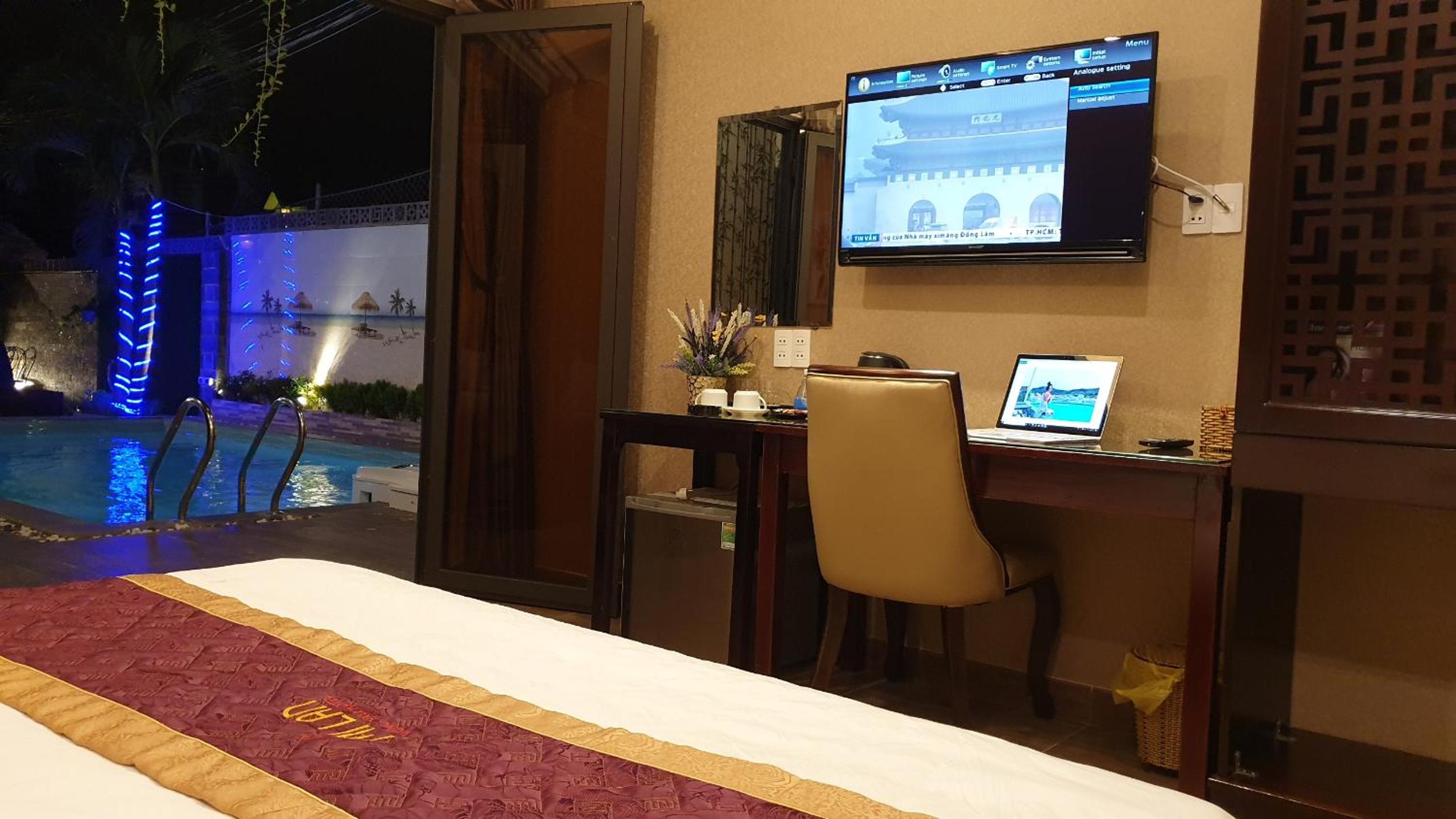 Deluxe Double Room with Bath - Photo 3