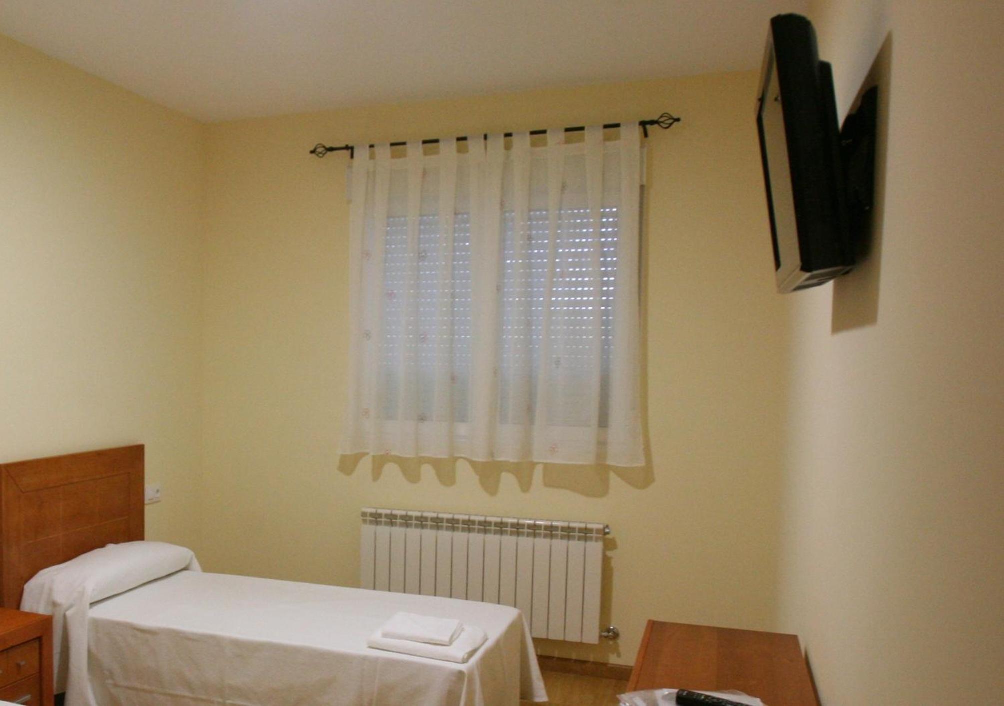 Twin Room - Photo 4