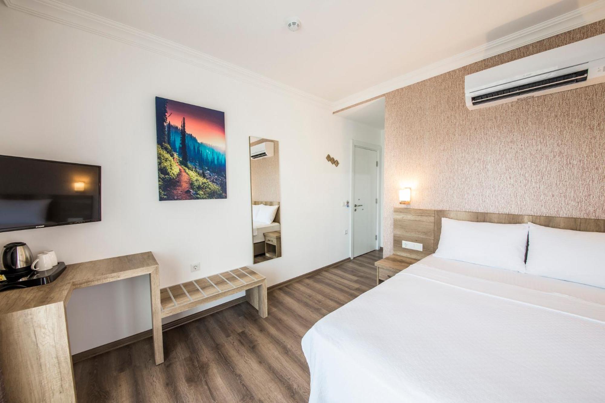 Double Room with Balcony and Sea View photo 3