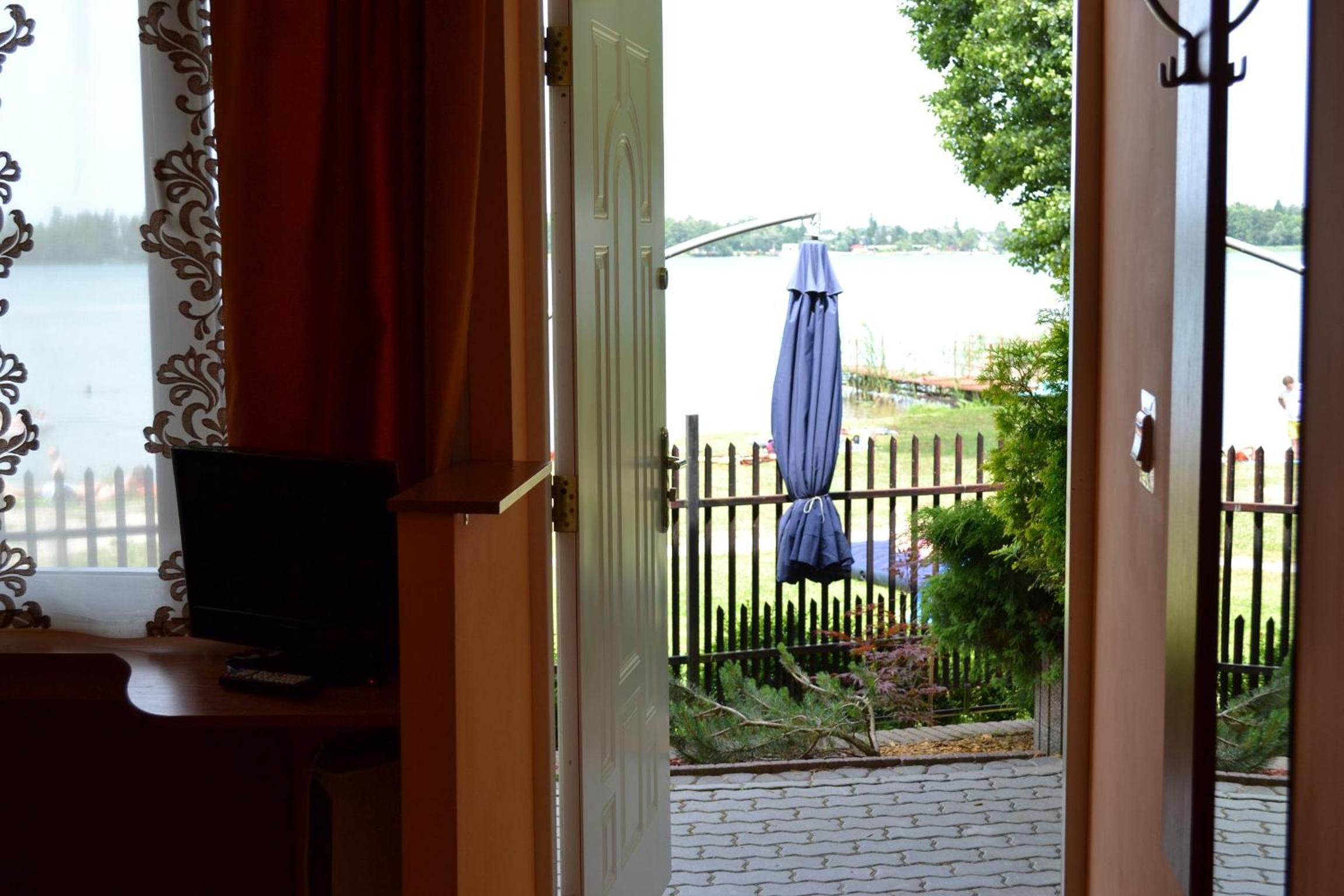 Double Room with Lake View - Photo 2