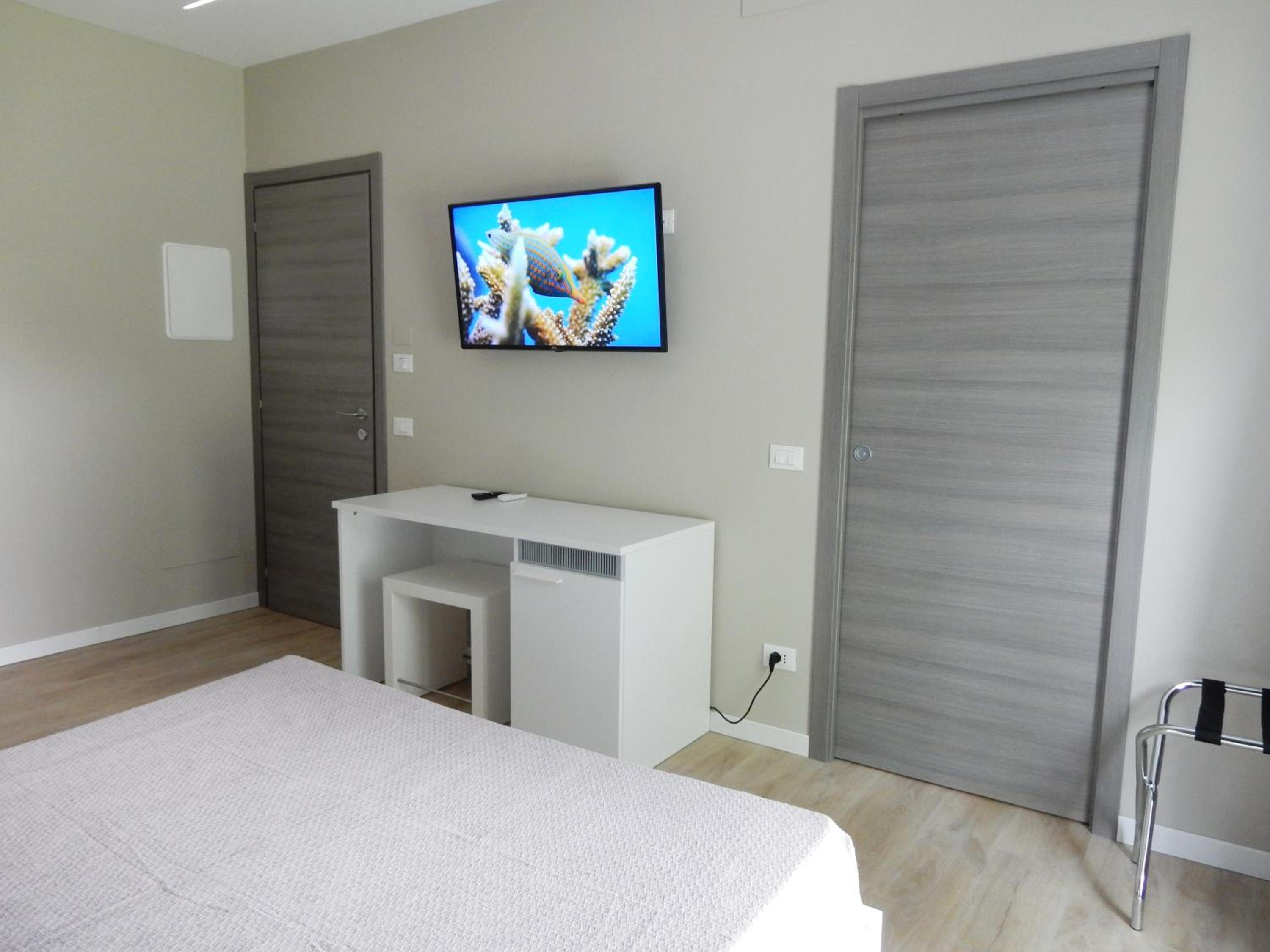 Comfort Triple Room with Shower photo 3