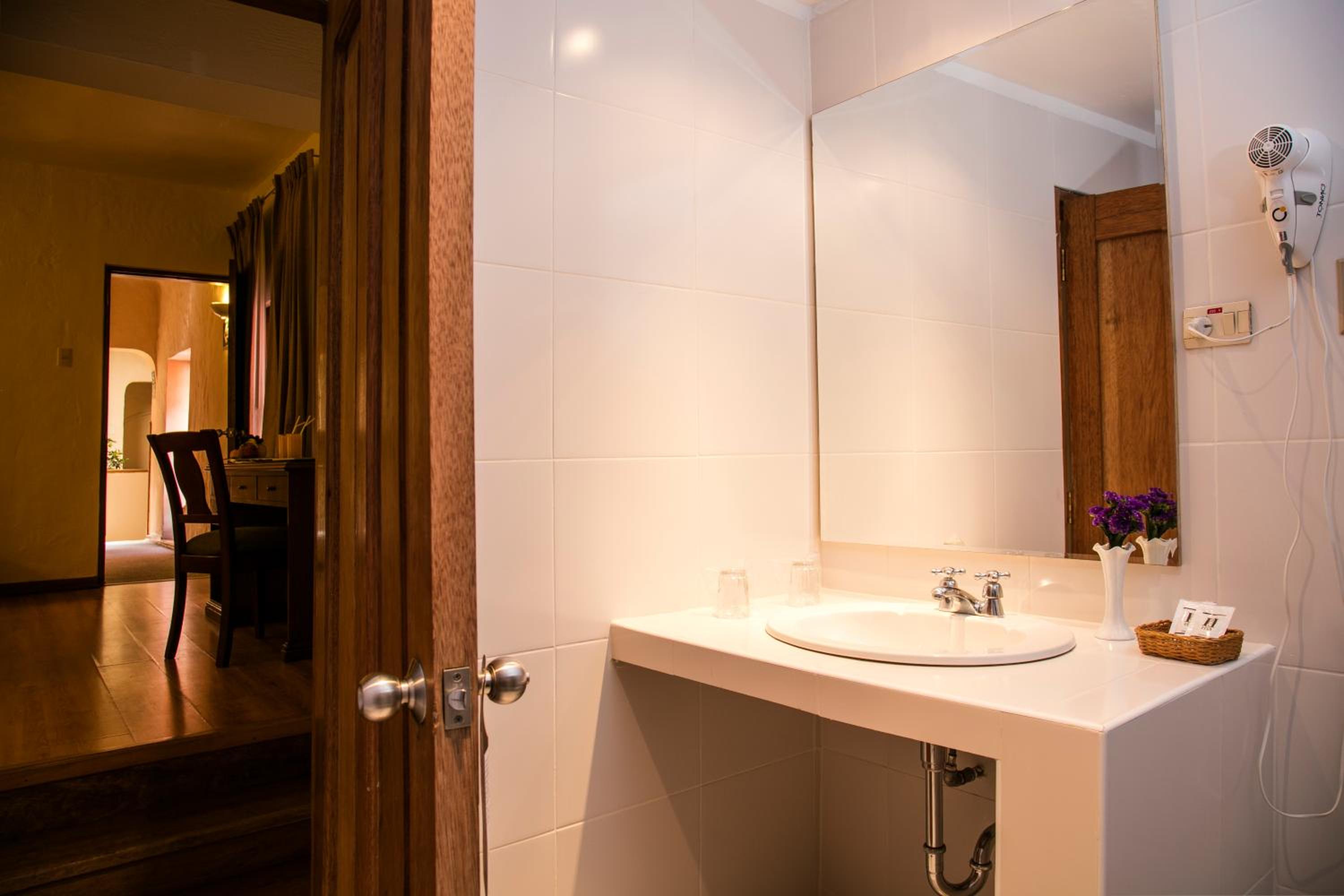 Double Room - Photo 7