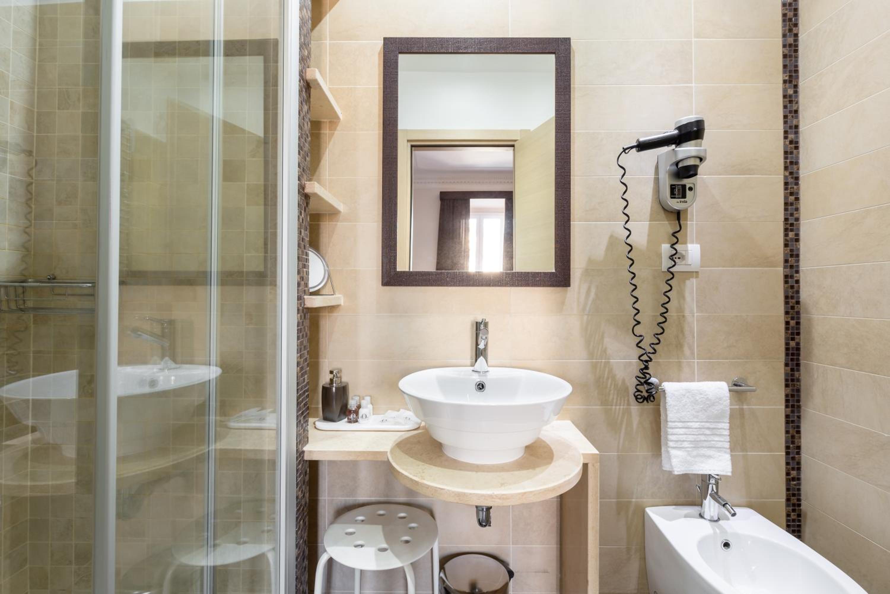 Deluxe Double or Twin Room photo 2