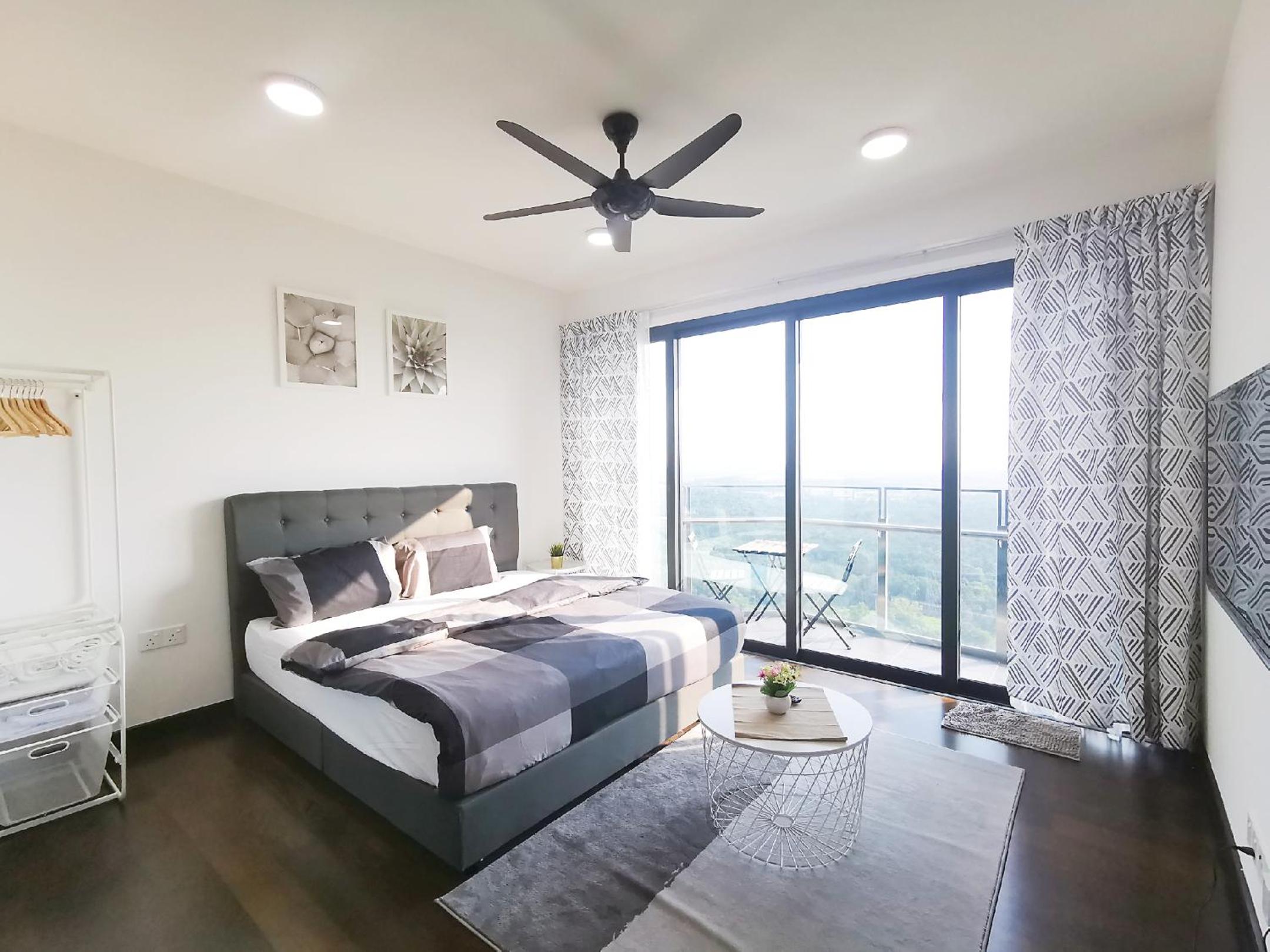 Apartment with Balcony - Photo 7