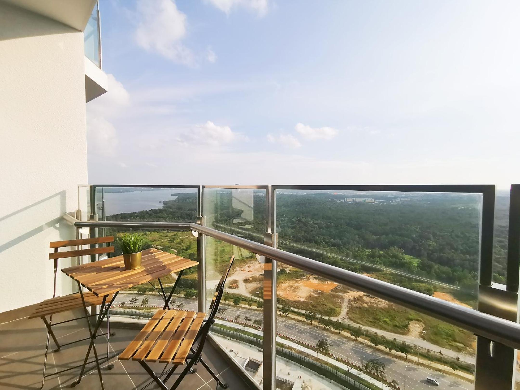 Apartment with Balcony - Photo 15