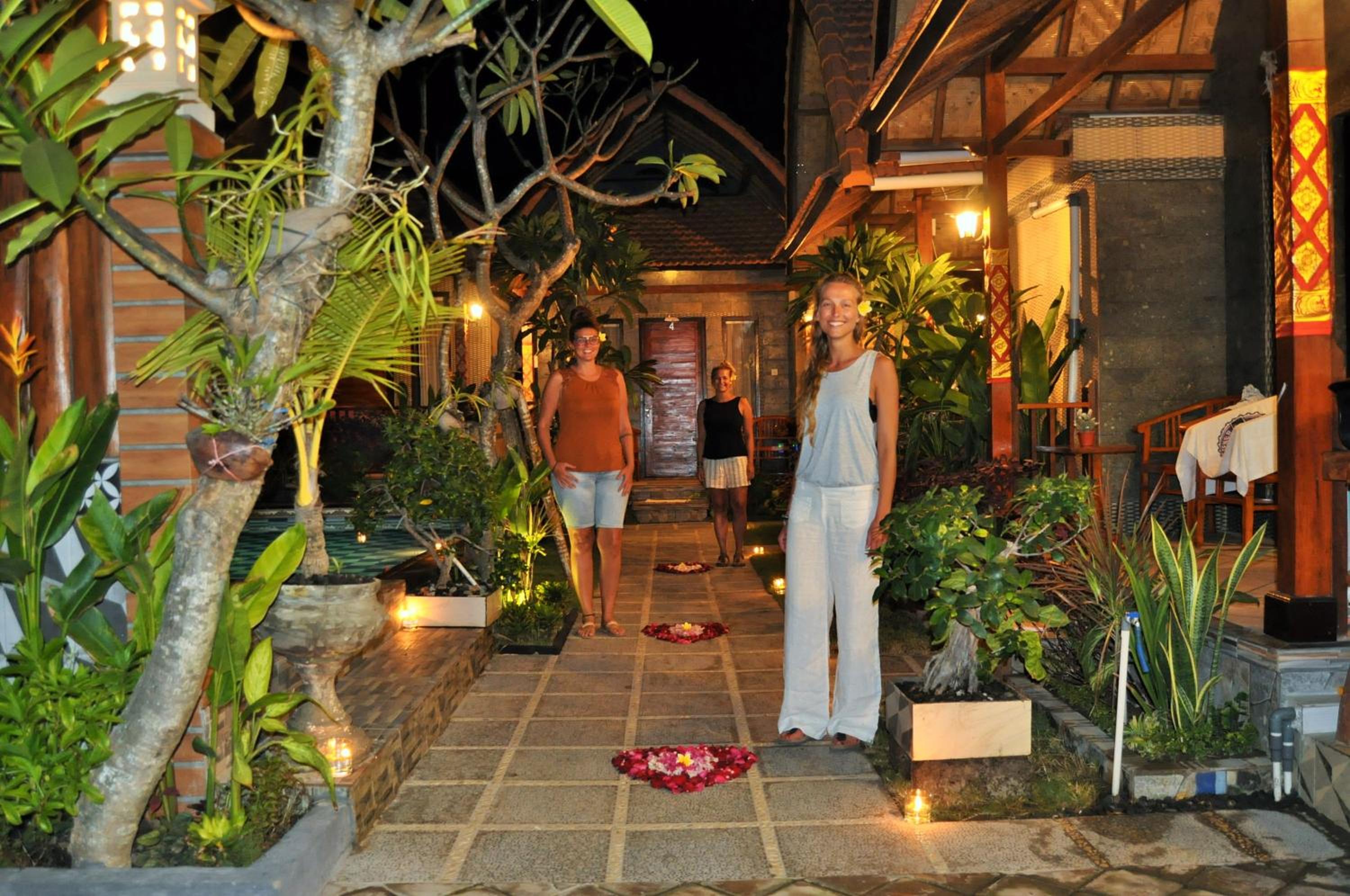 Deluxe Bungalow with Garden View photo 3