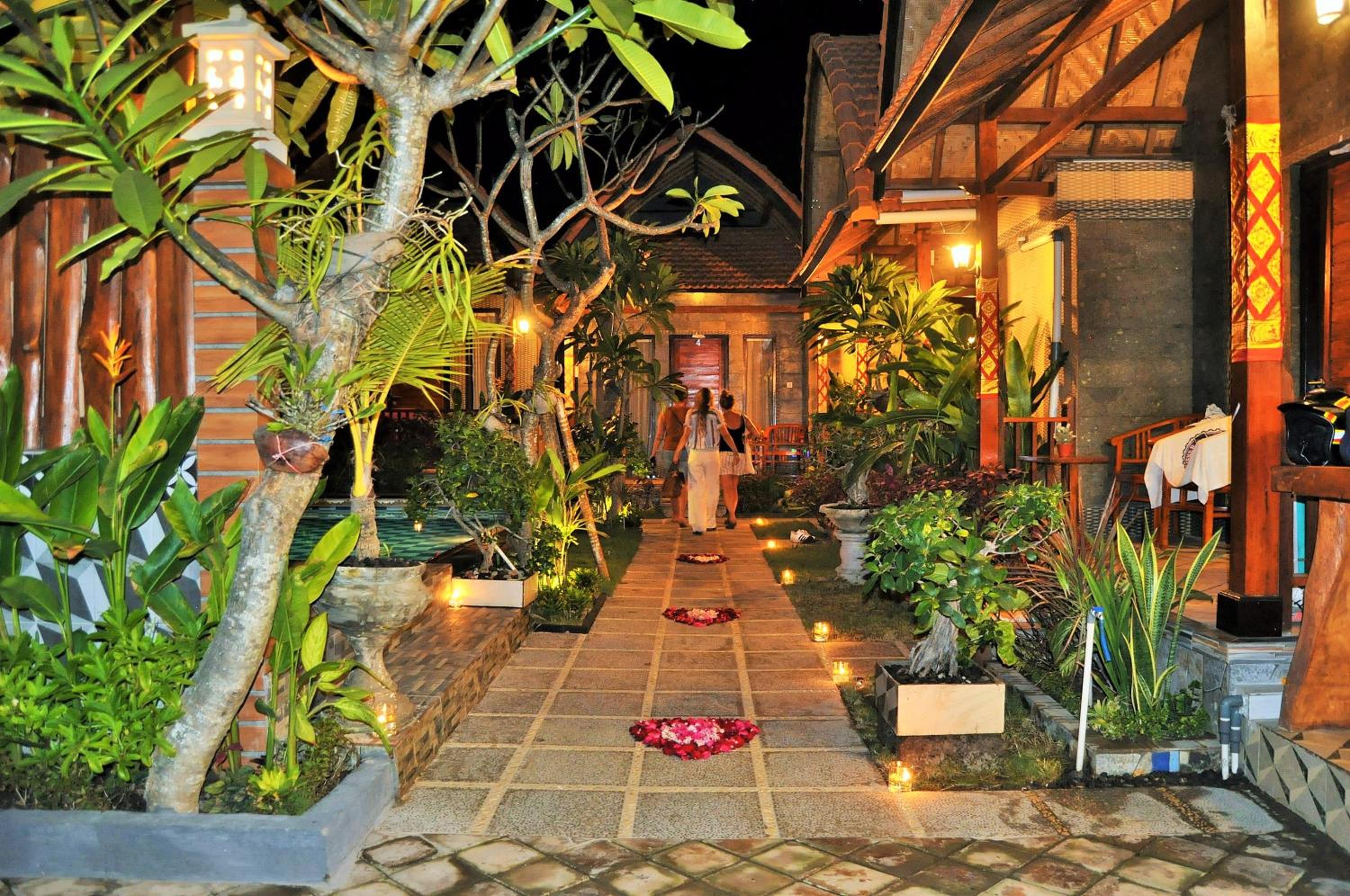 Deluxe Bungalow with Garden View photo 2