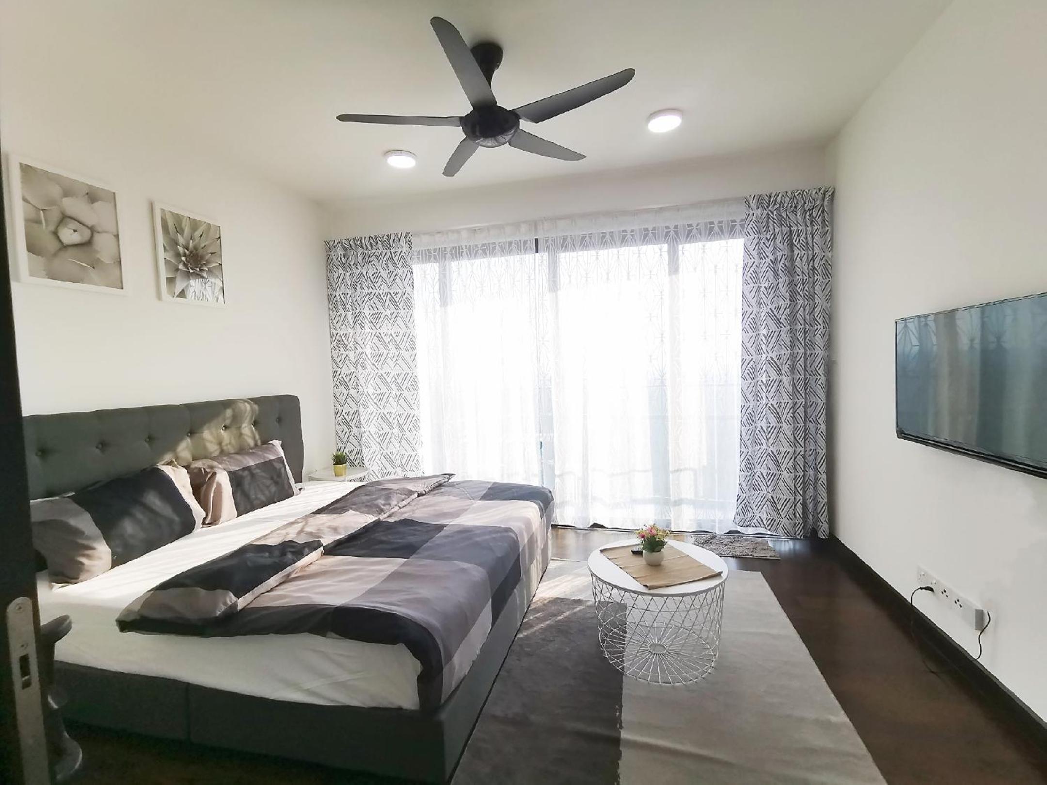 Apartment with Balcony - Photo 8