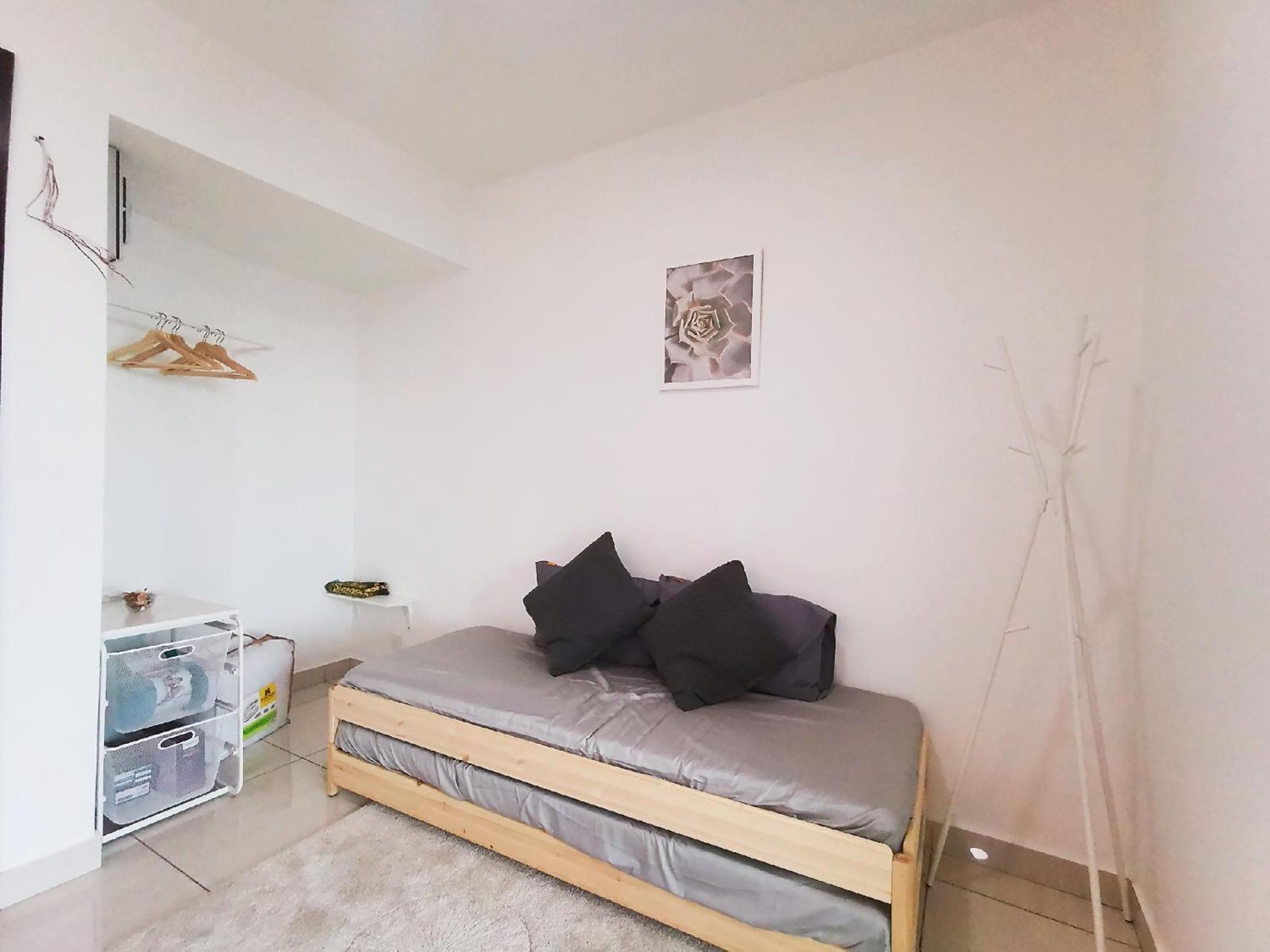 Apartment with Balcony - Photo 9