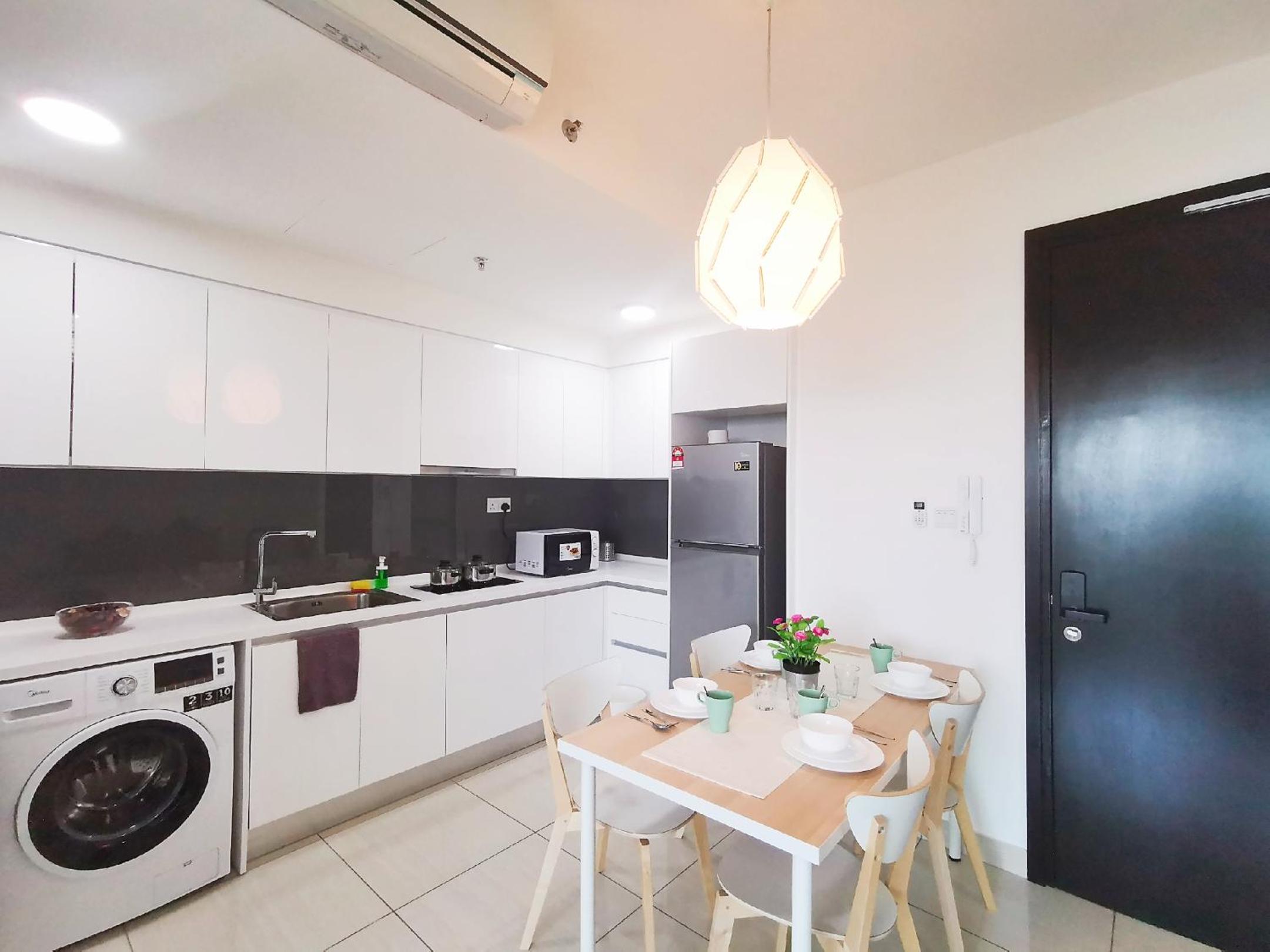Apartment with Balcony - Photo 5