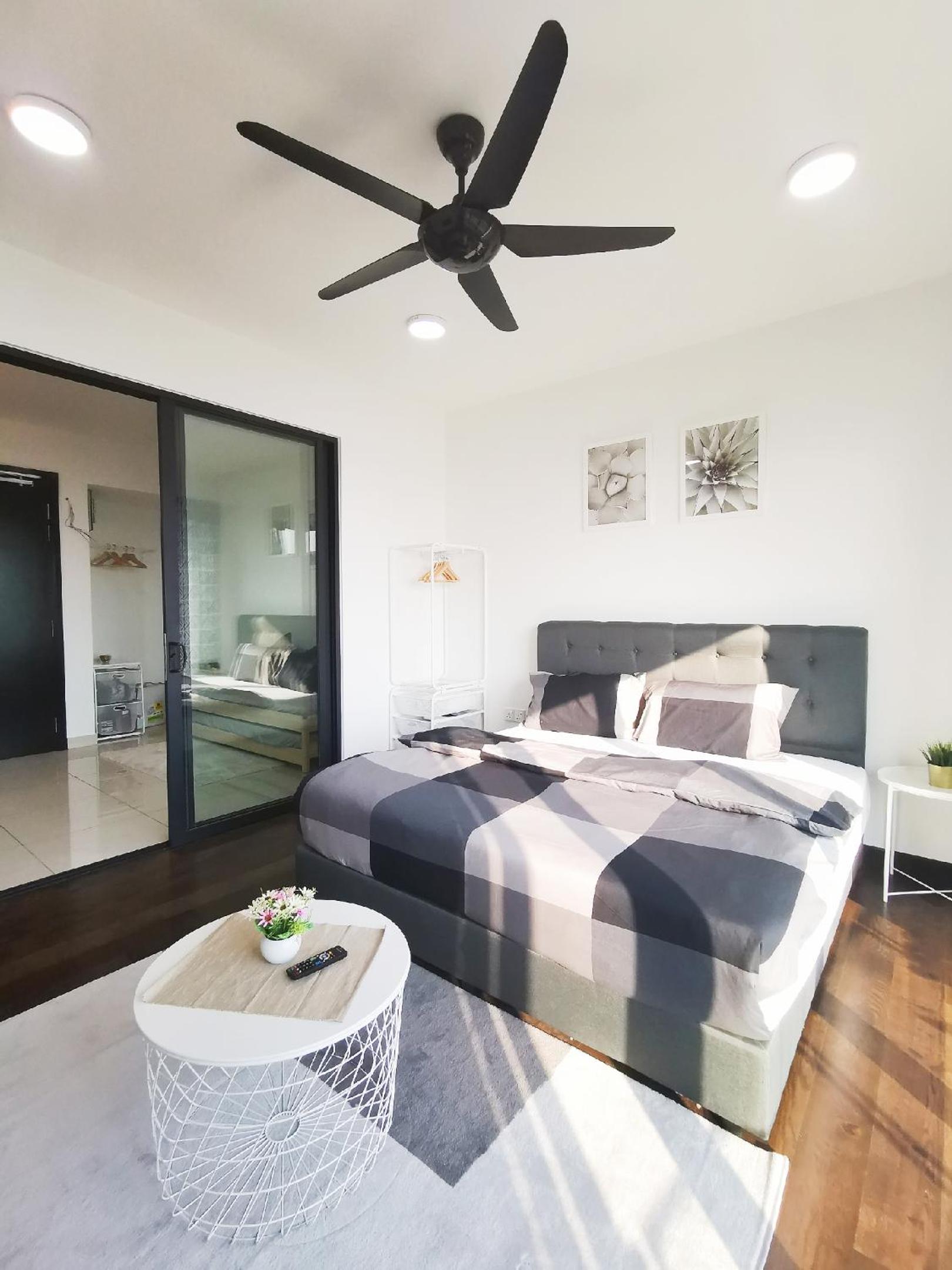 Apartment with Balcony - Photo 3
