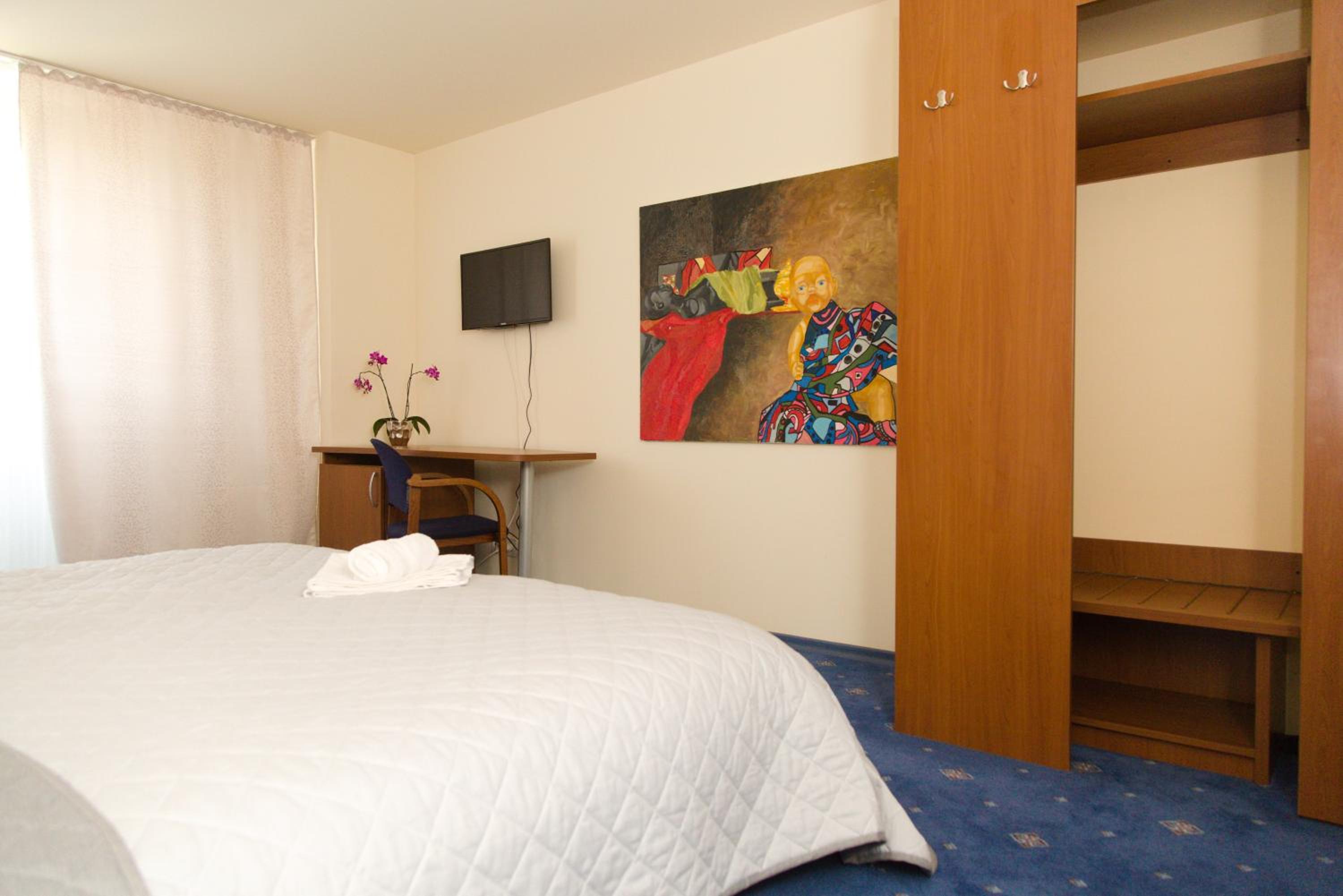 Double or Twin Room - Photo 3