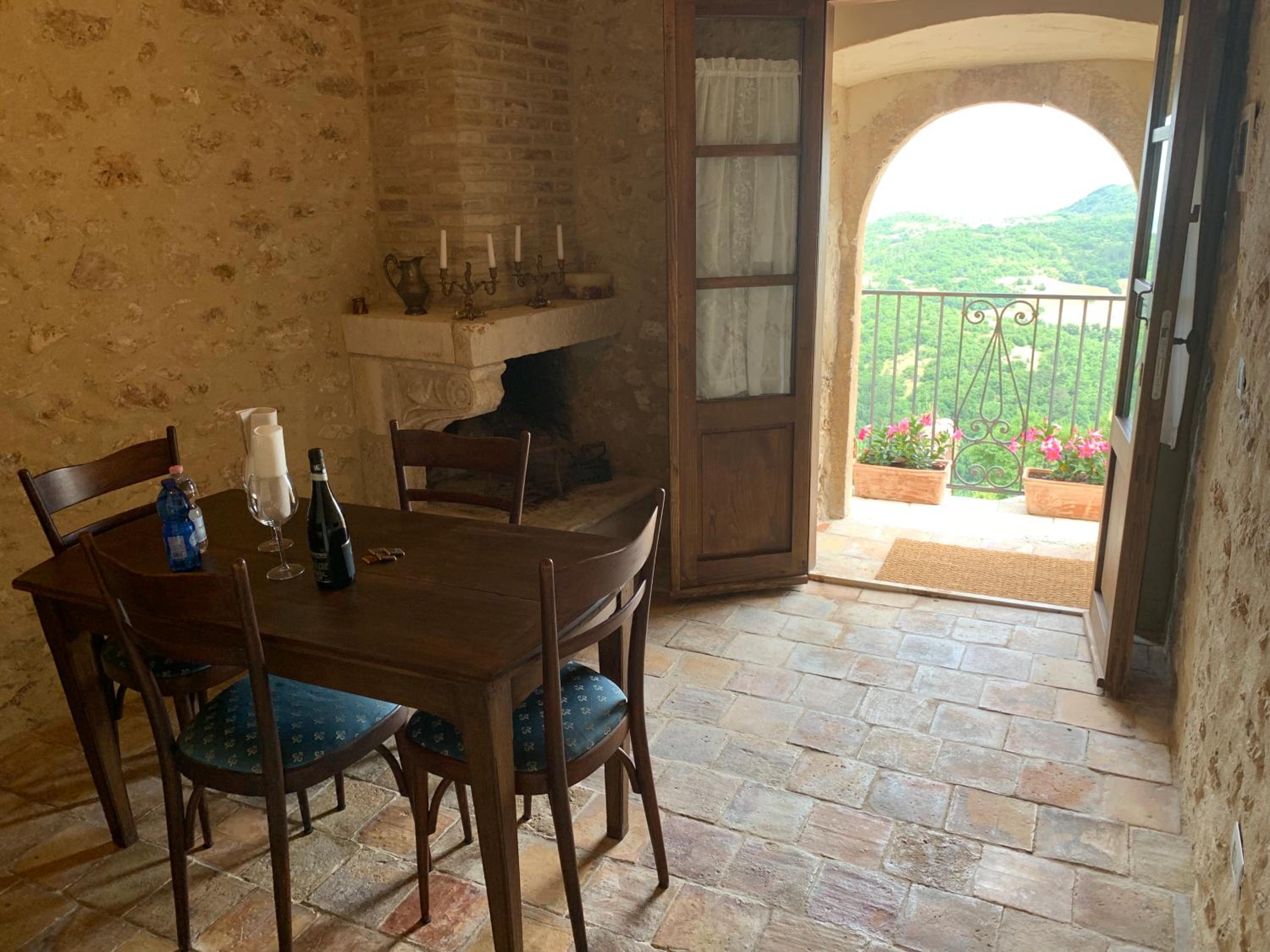 Family Suite with Balcony - Photo 3