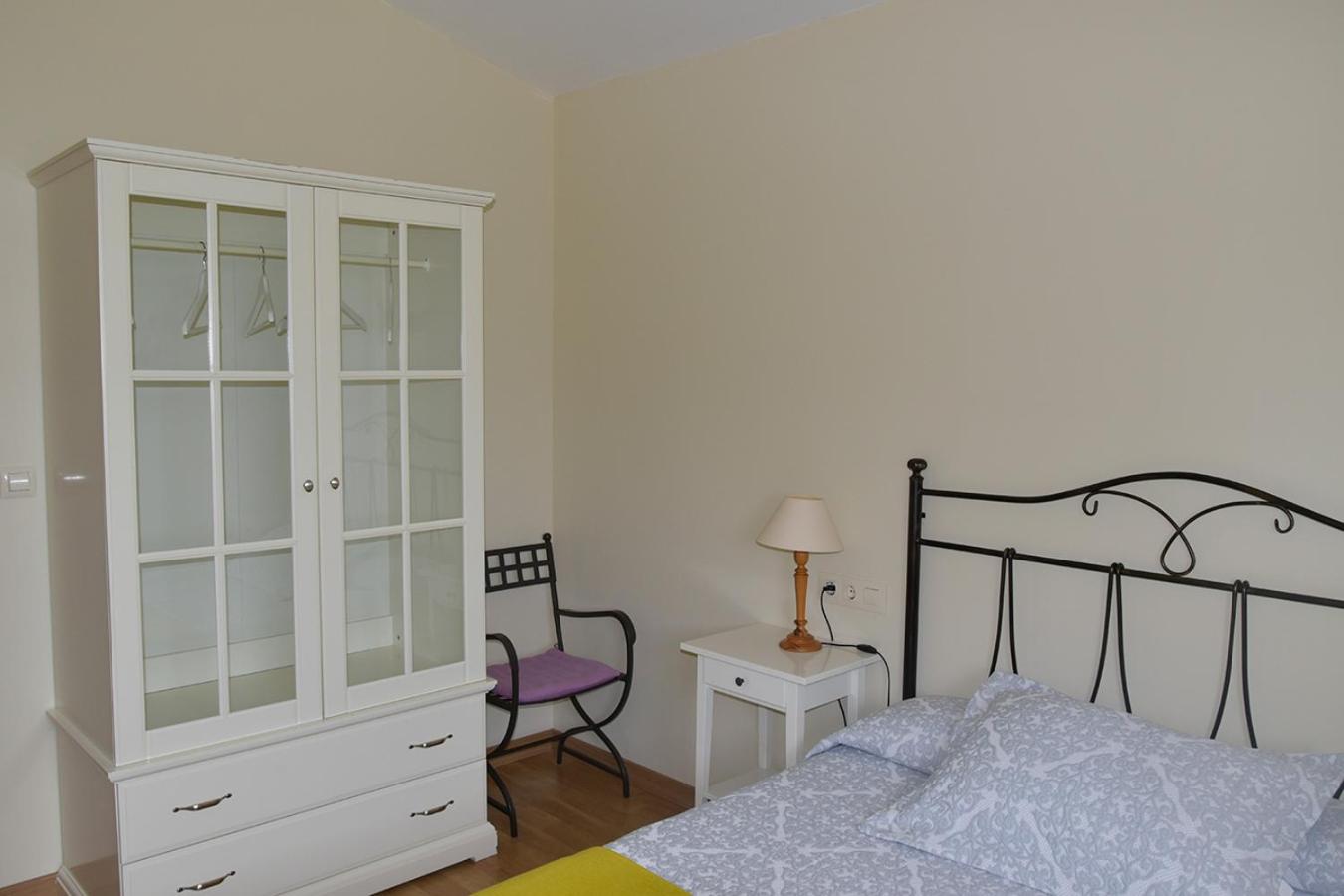 Habitación triple con baño