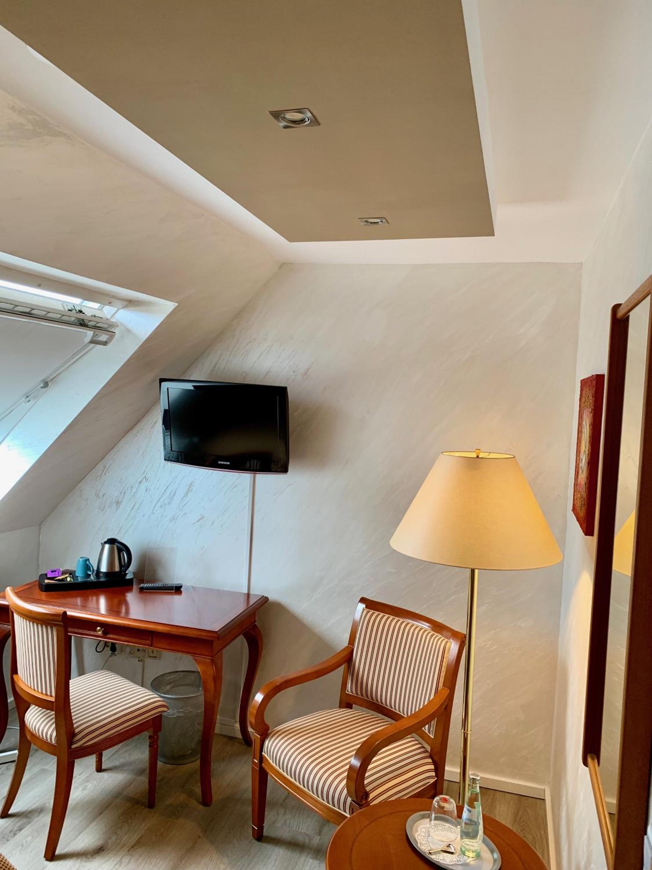 Single Room with Bathroom photo 2