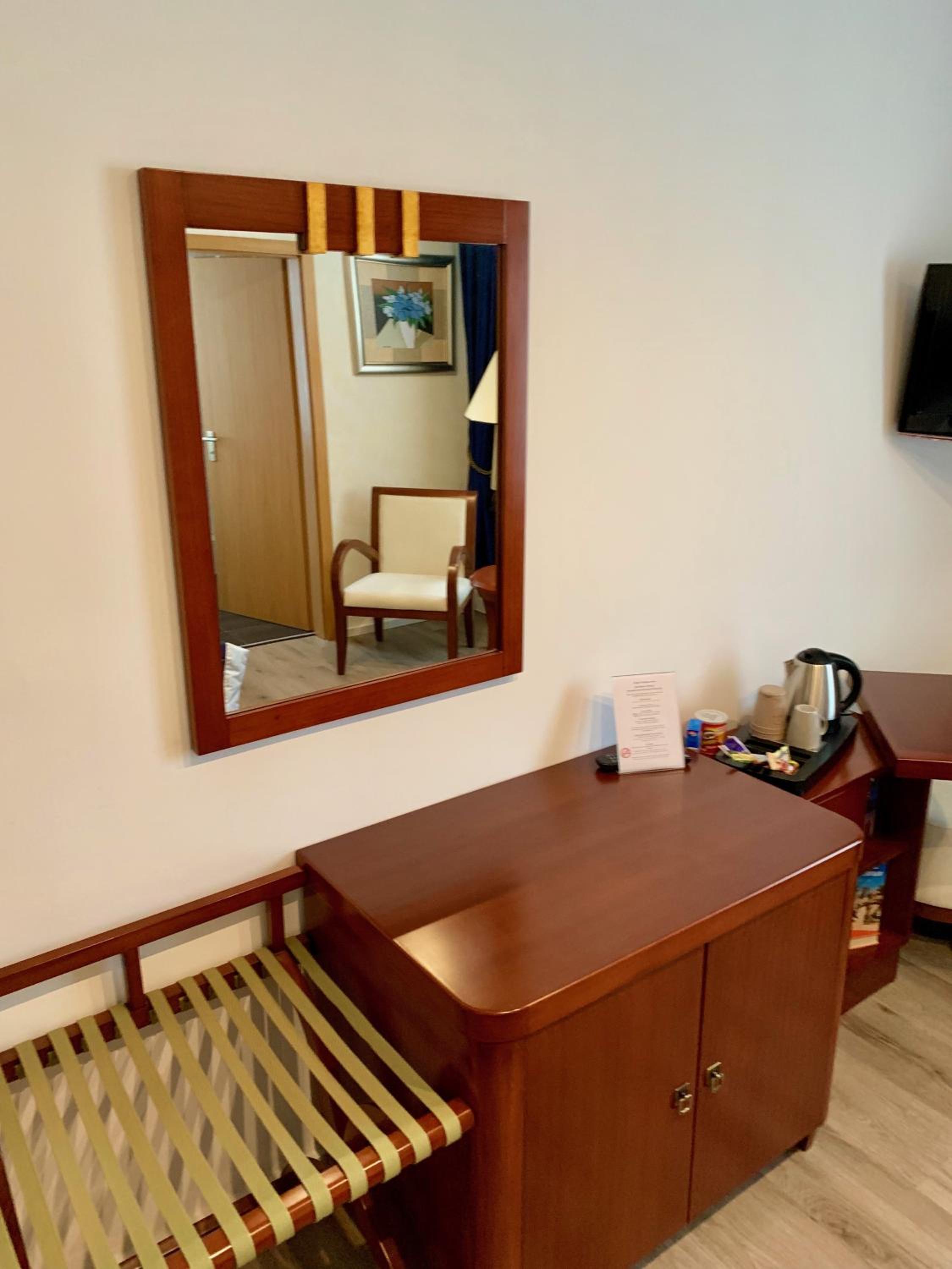 Single Room with Bathroom photo 3
