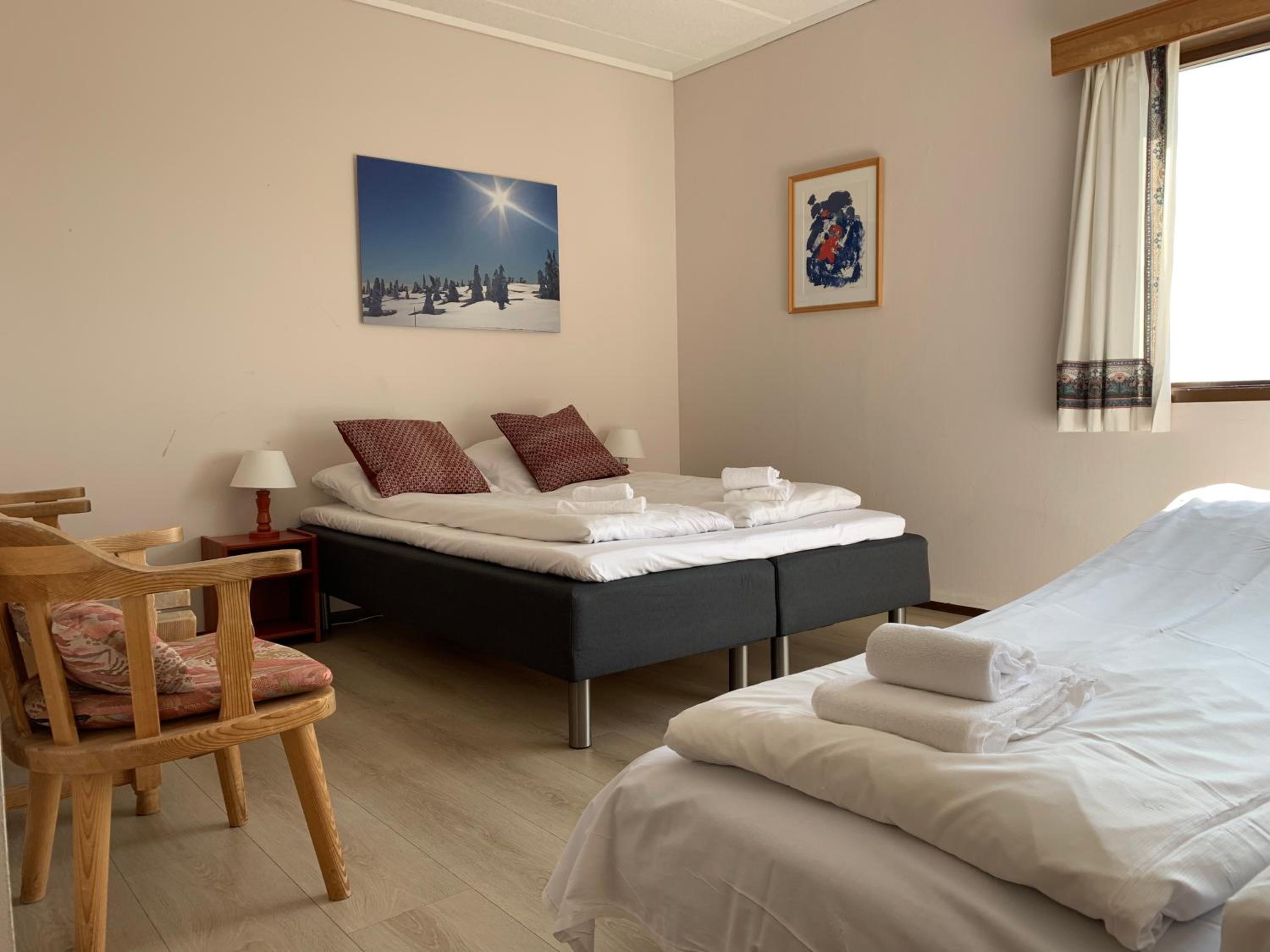 Family Room (2 Adults + 2 Children)