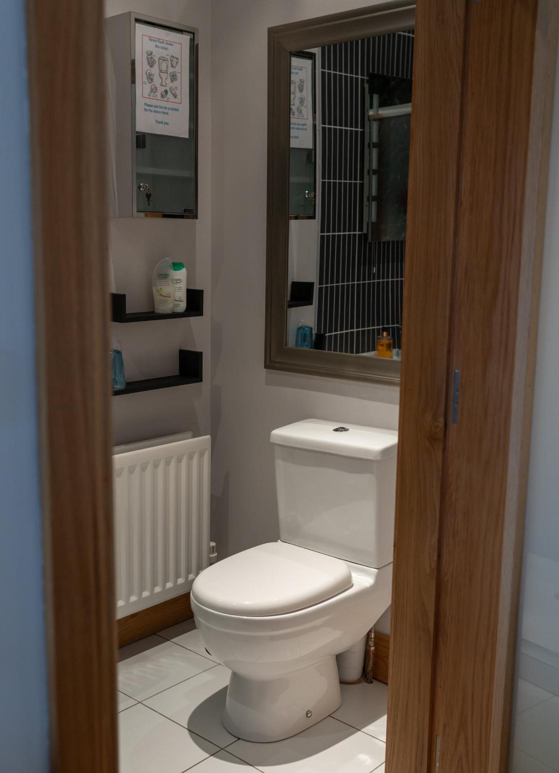 Deluxe Double Room with Shower photo 3