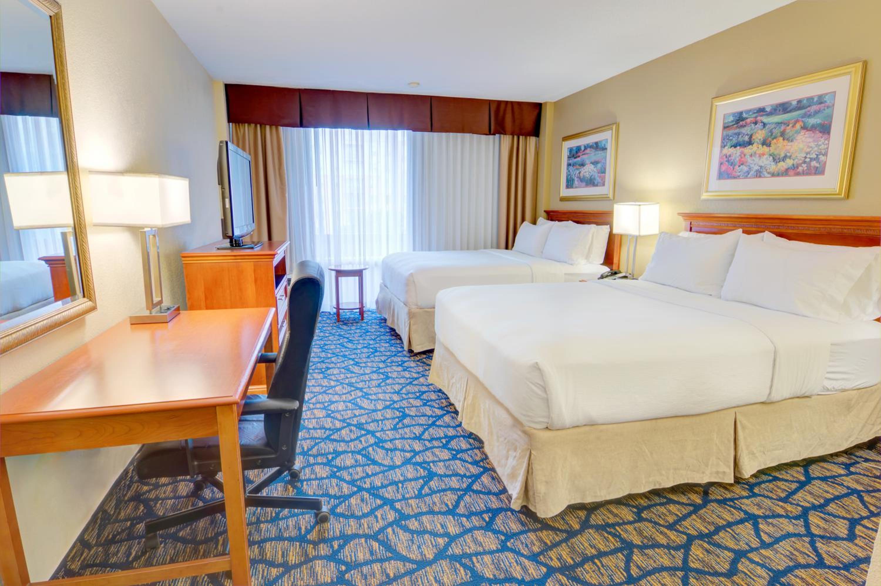 Standard Room with Two Queen Beds photo 1