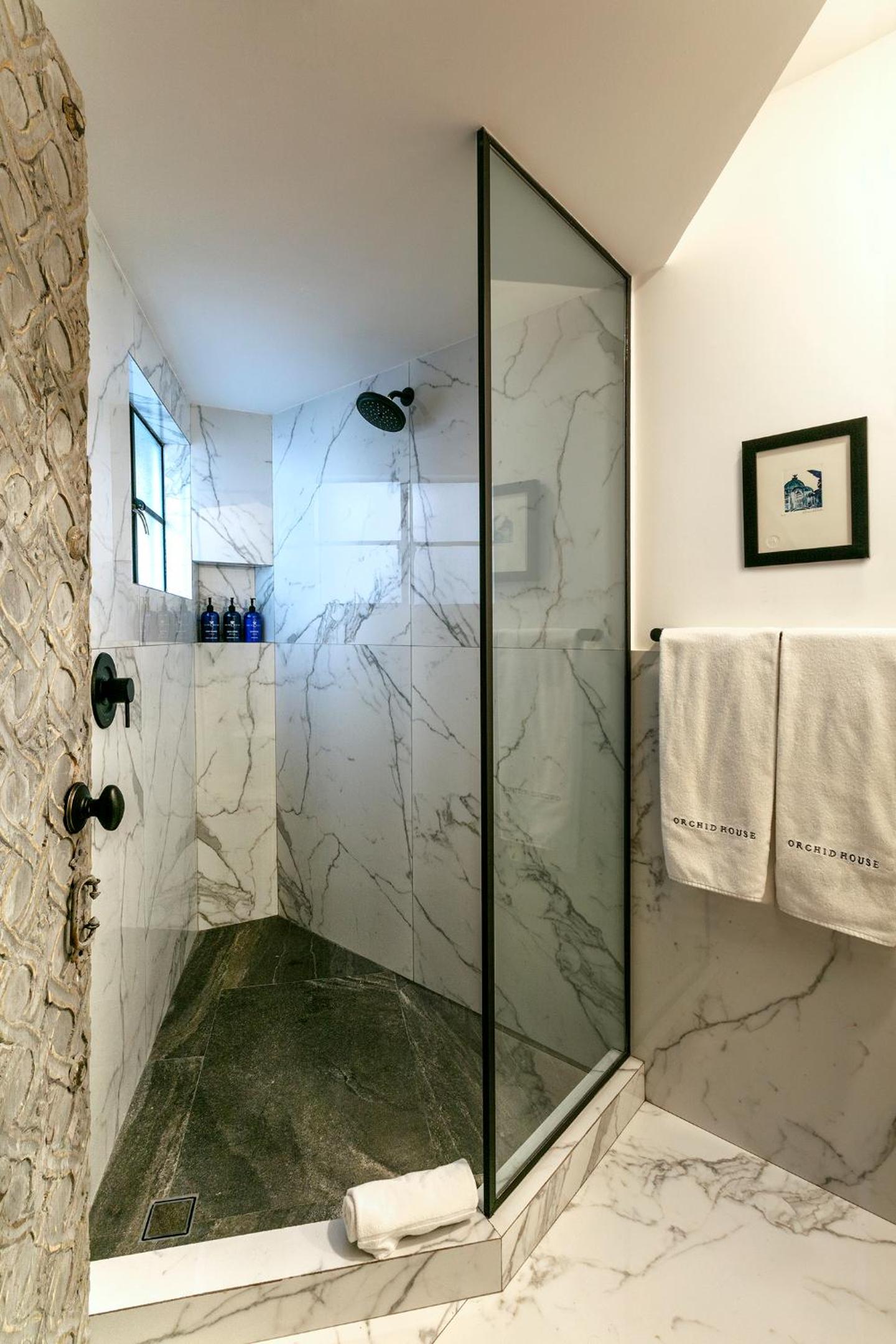 Standard Suite - Photo 41