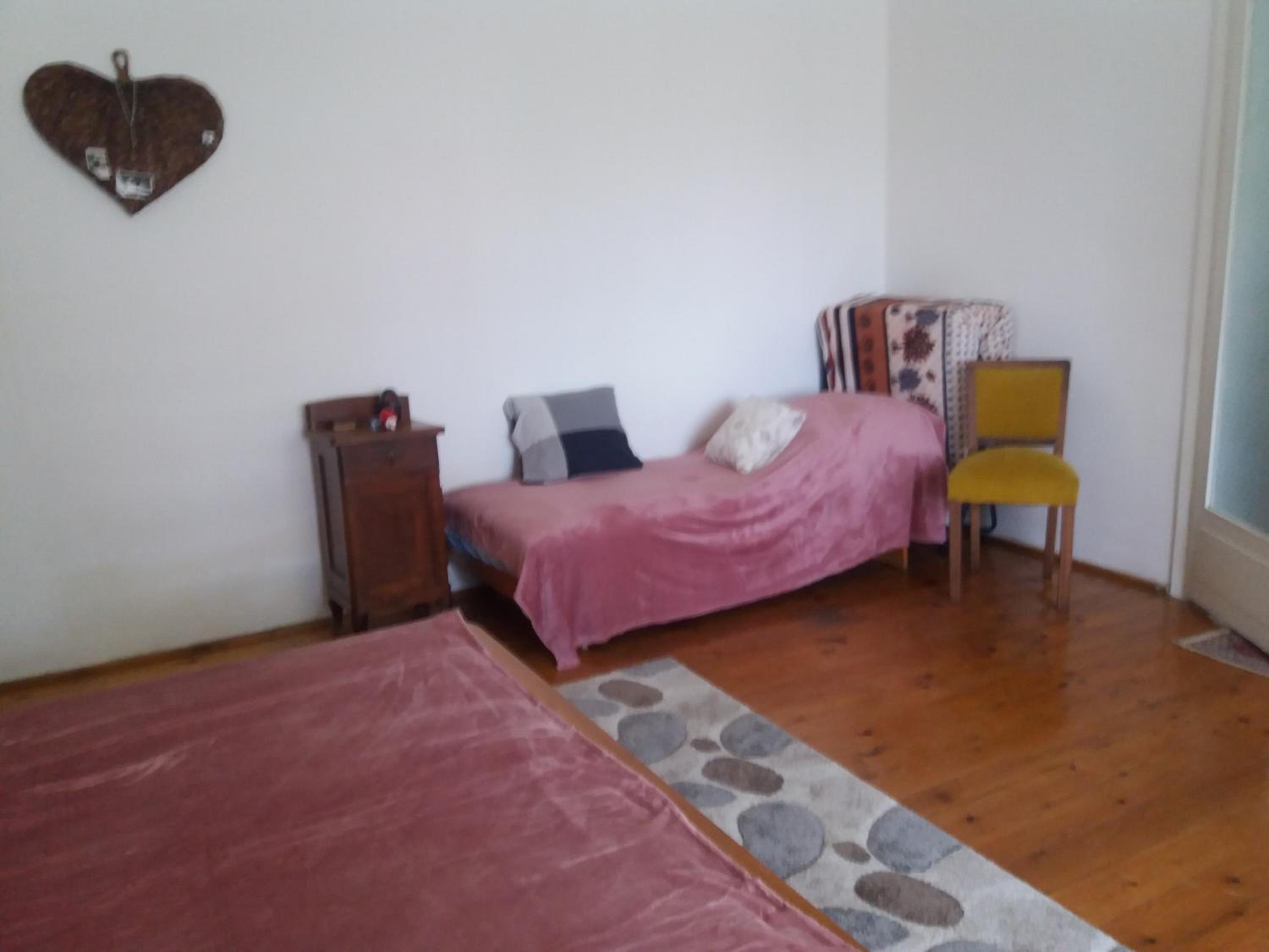 One-Bedroom Apartment - Photo 1