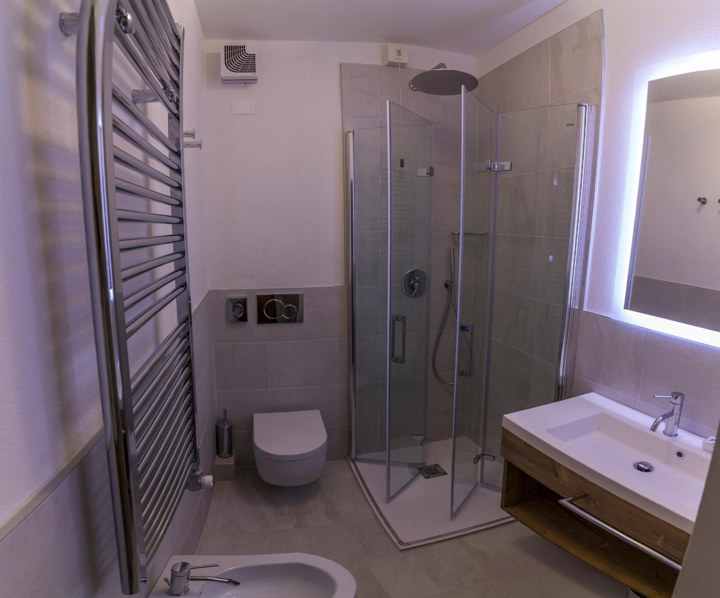 Double or Twin Room - Photo 4