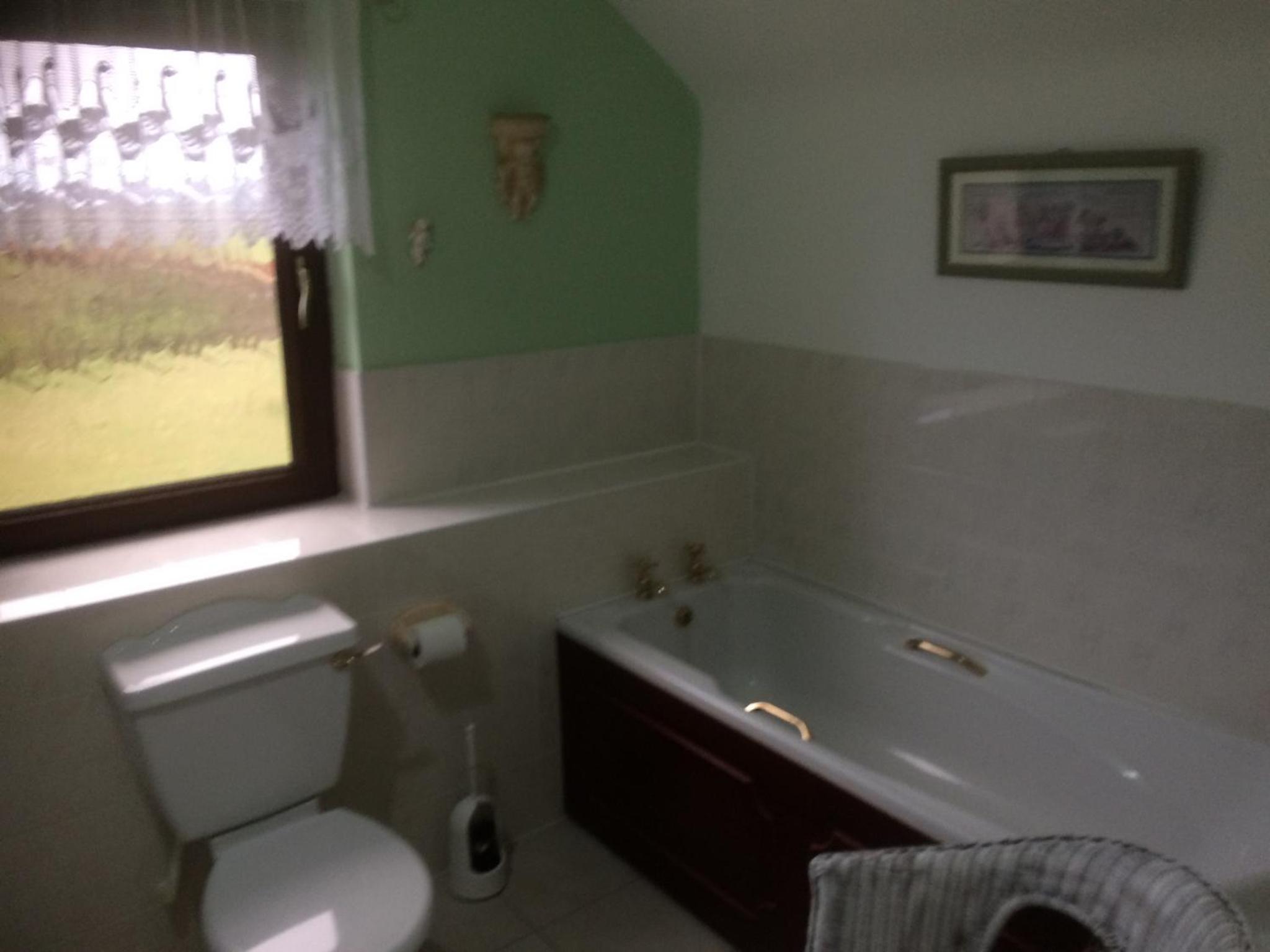 Deluxe Double Room with Bath - Photo 9