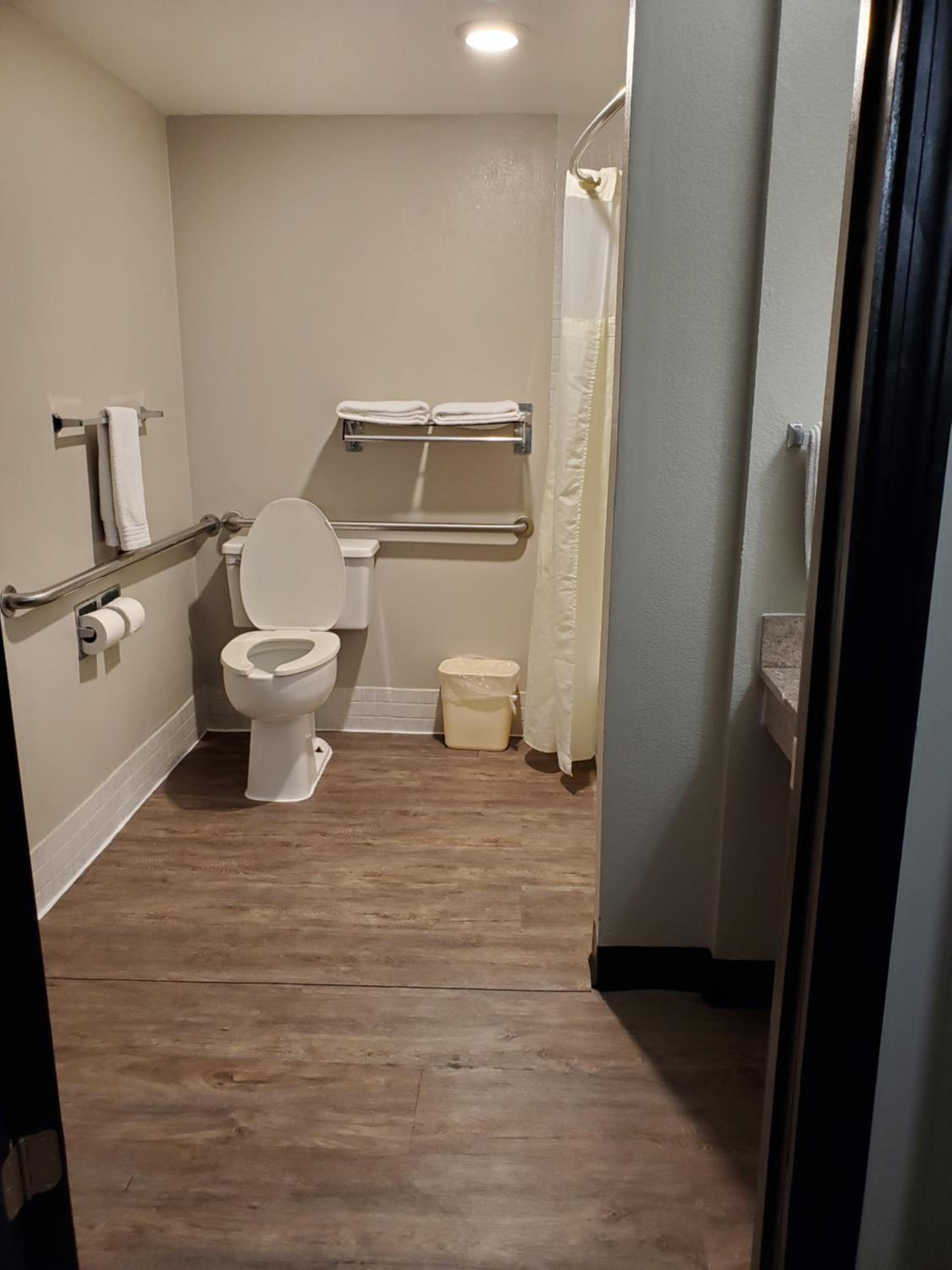 Queen Room - Handicap - Photo 4