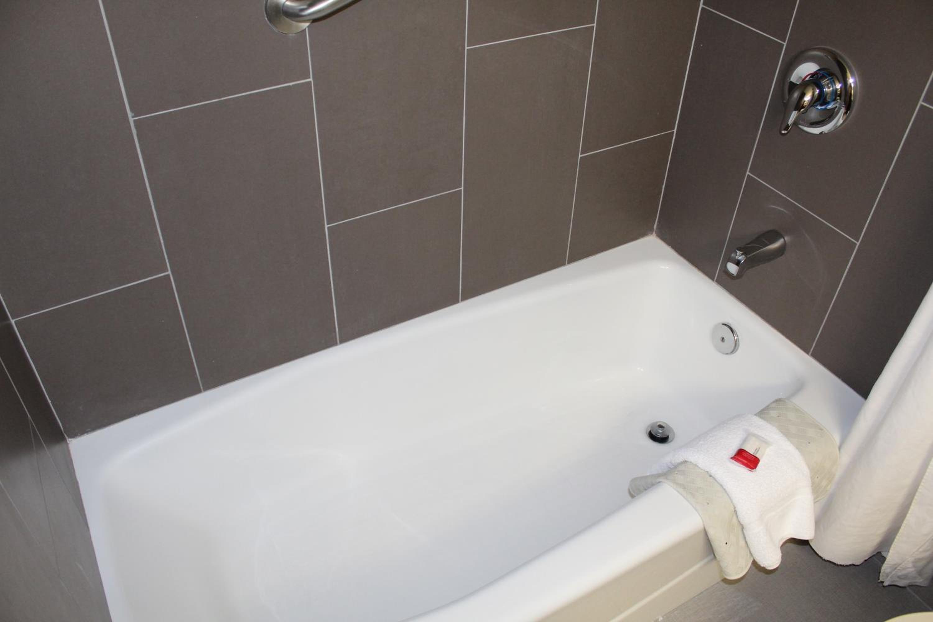 King Room - Non-Smoking - Photo 6