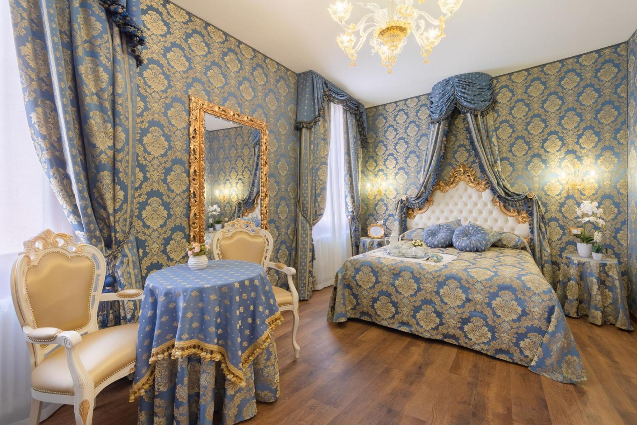 Superior Double Room with Private External Bathroom and Canal View