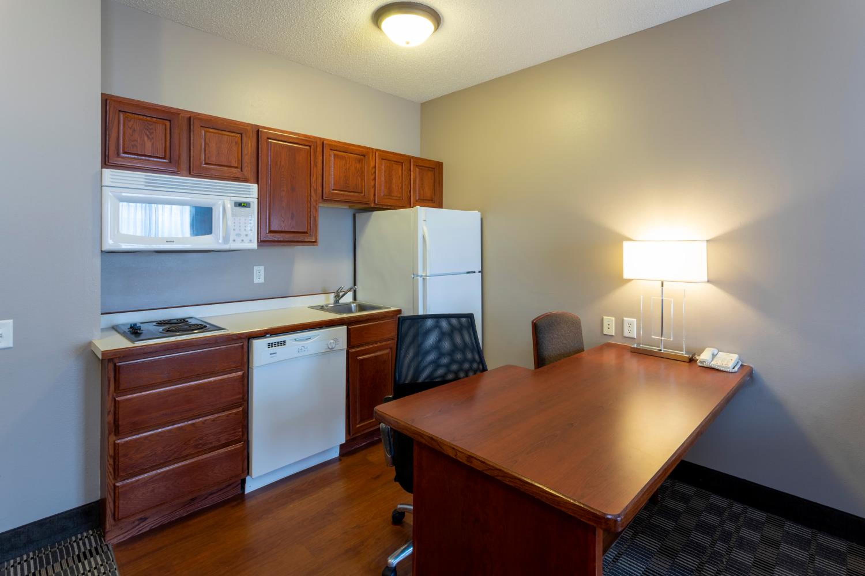 Suite - Photo 3