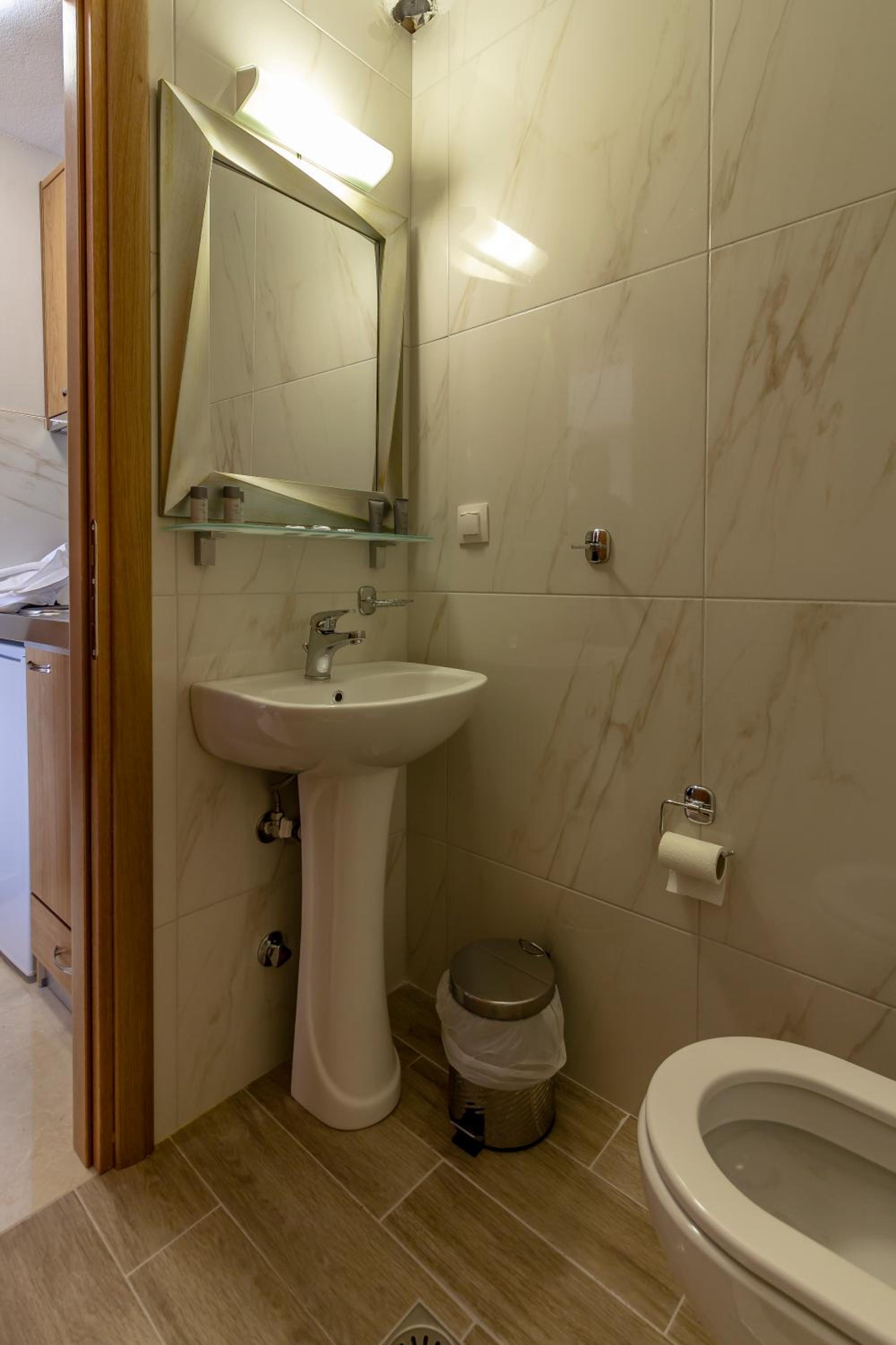 Deluxe Double Room - Photo 6