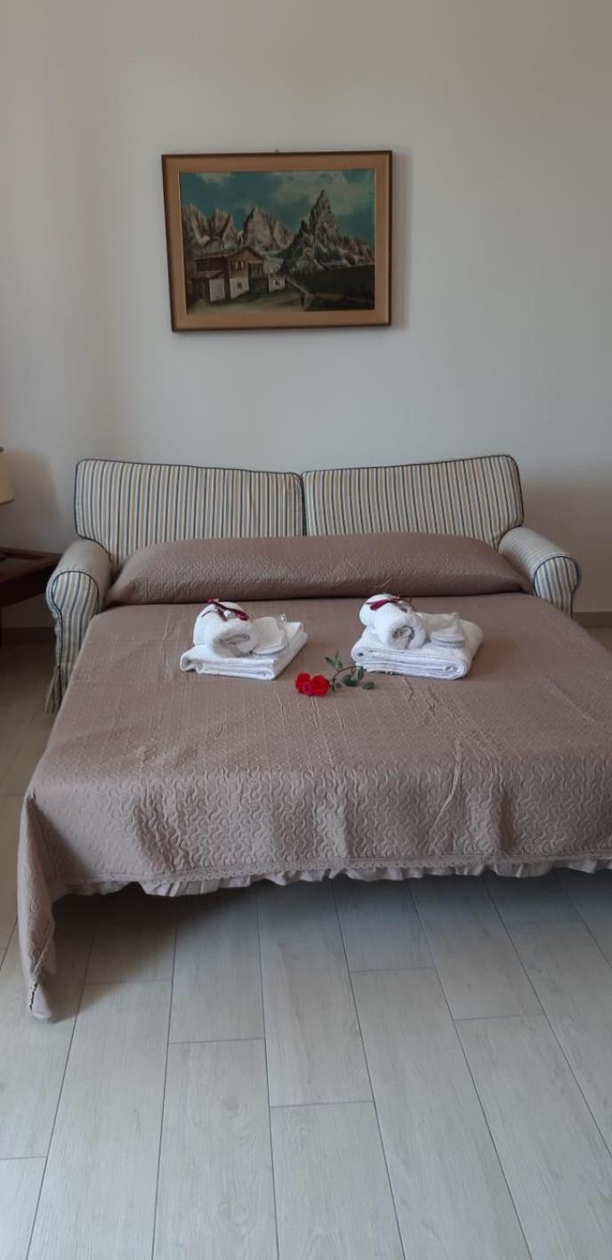 One-Bedroom Apartment - Photo 2