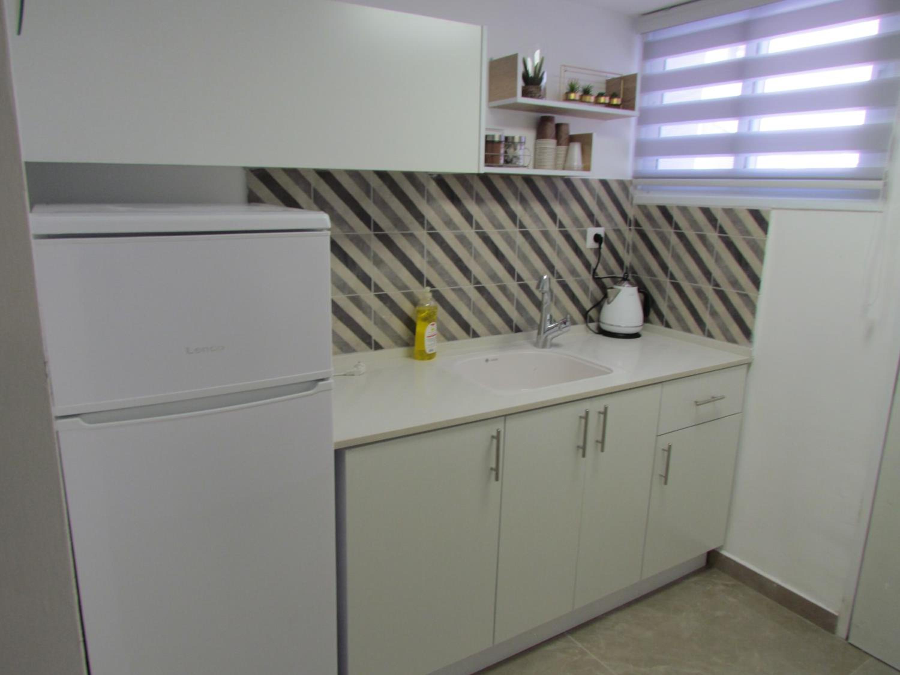 One-Bedroom Apartment - Photo 2