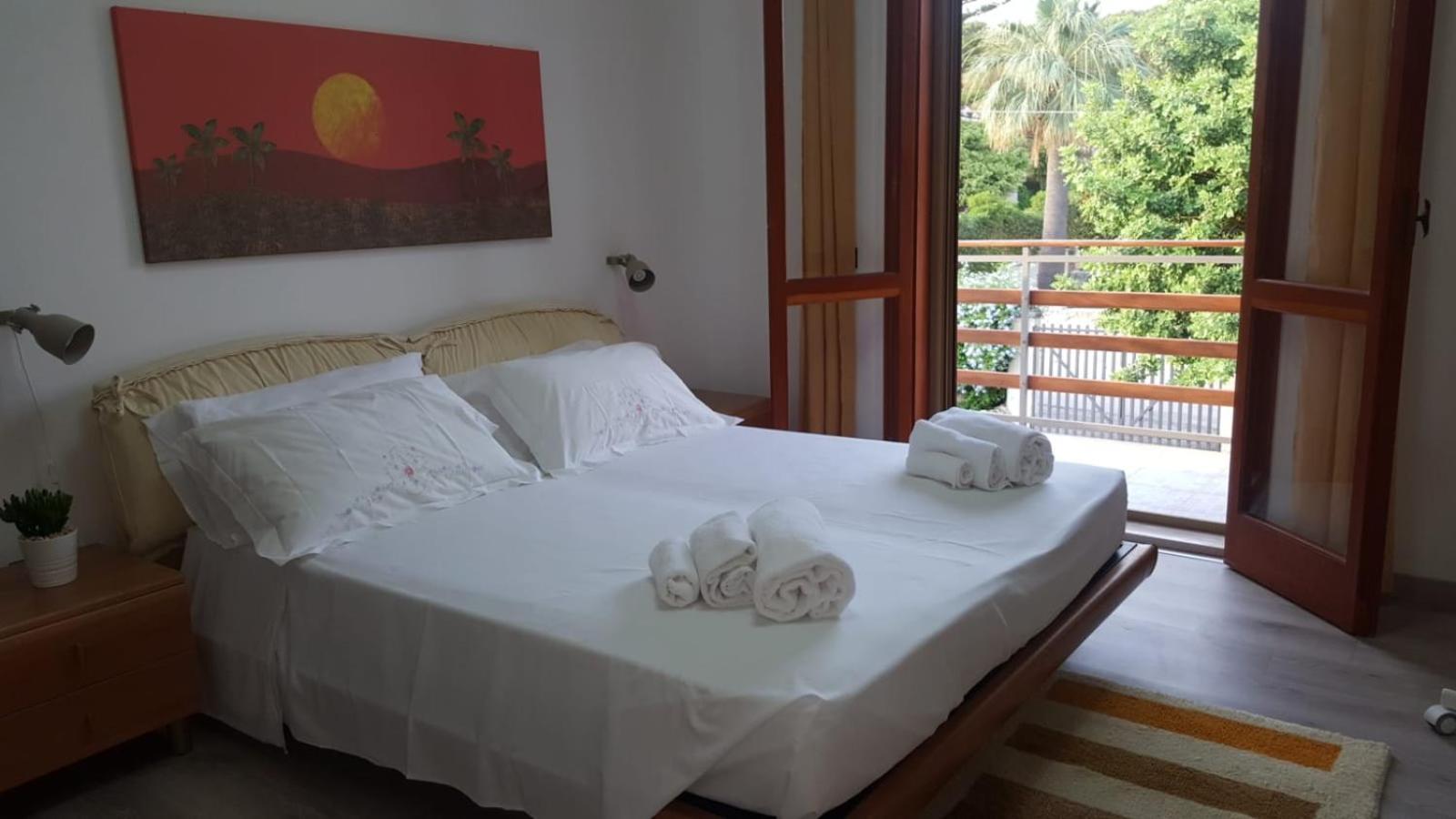 Deluxe Double Room with Balcony photo 2