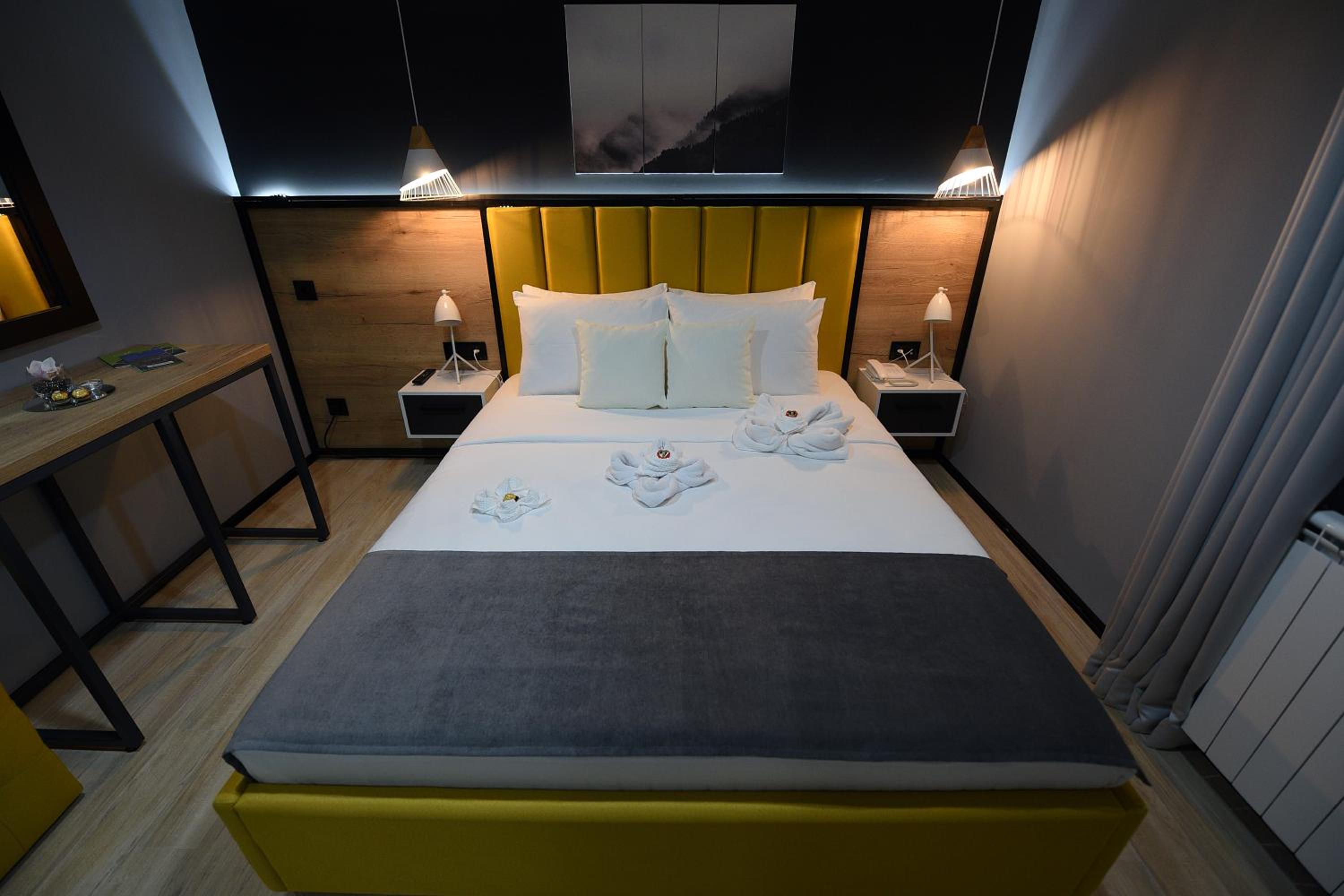 Standard Double Room - Photo 6