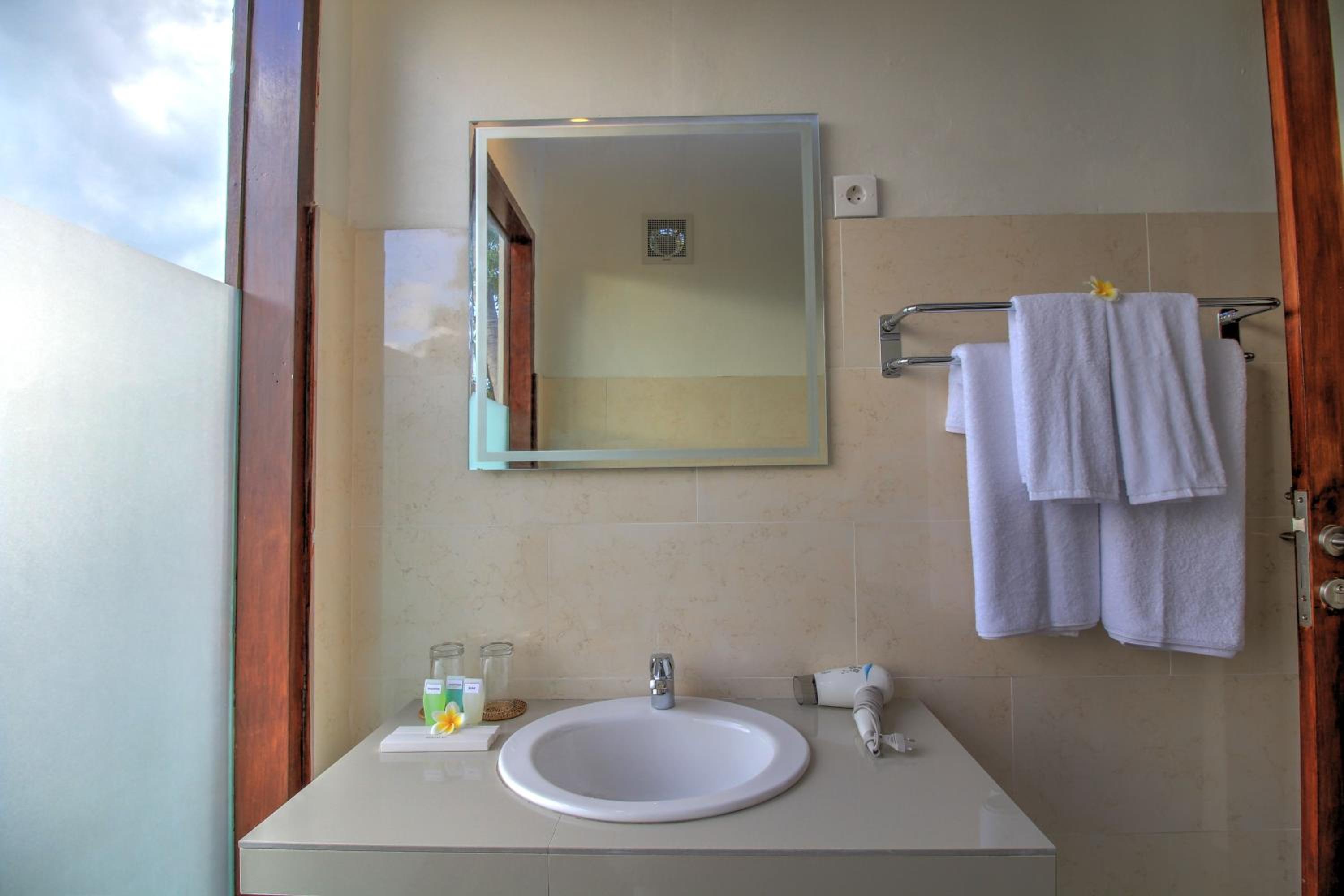 One-Bedroom Cottage - Photo 38