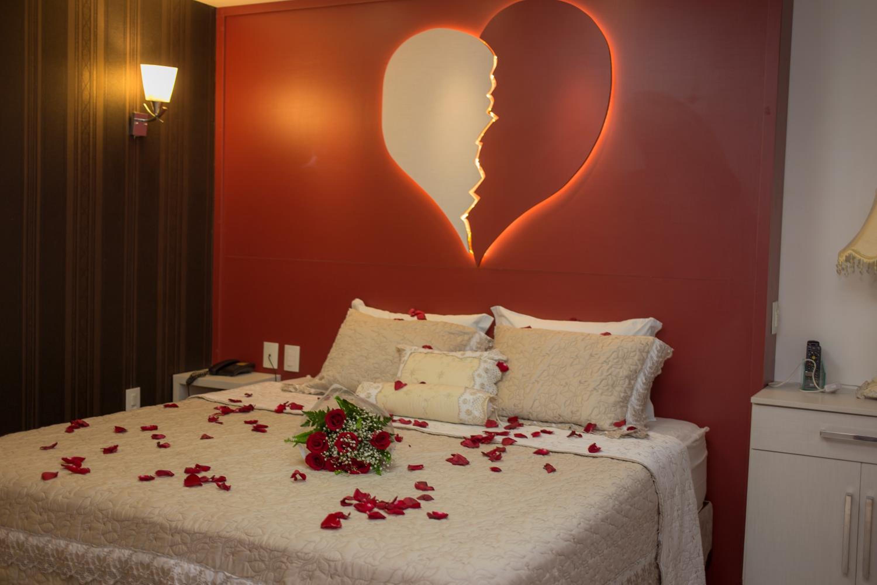 Deluxe King Suite photo 1