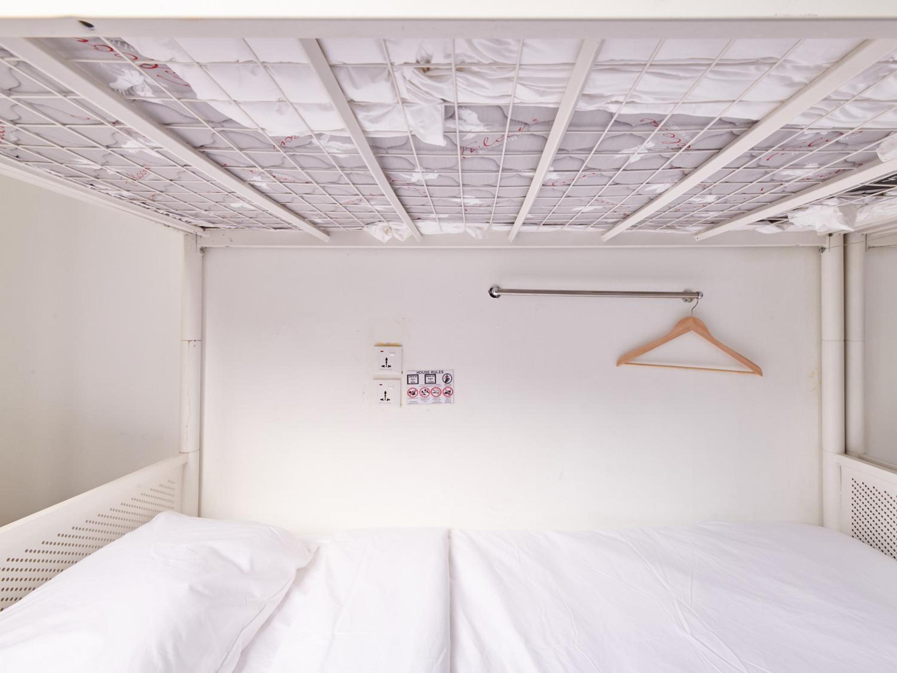 2 Beds in 6-Bed Mixed Dormitory Room photo 3