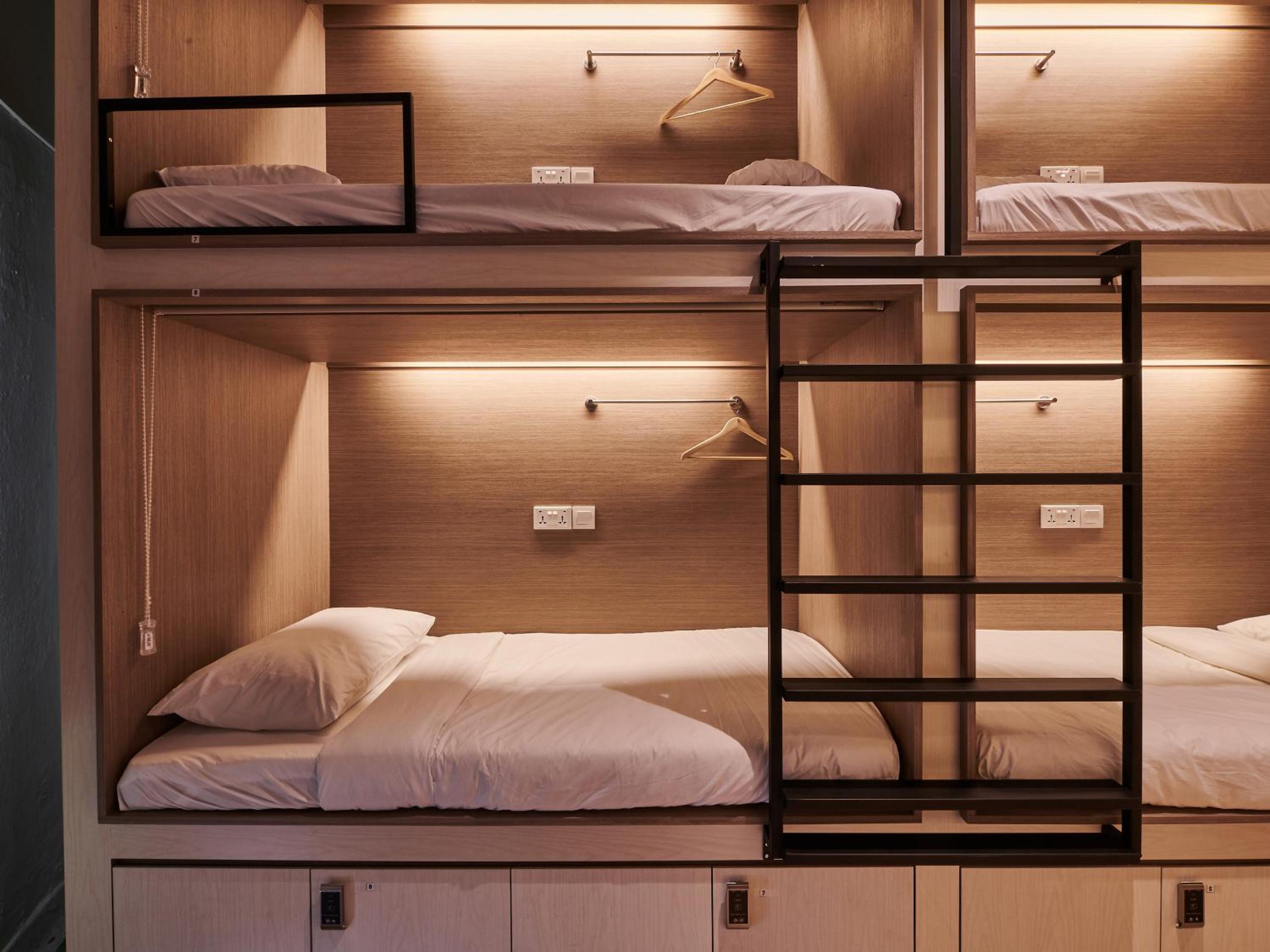 Capsule Family Room with Shared Bathroom photo 3