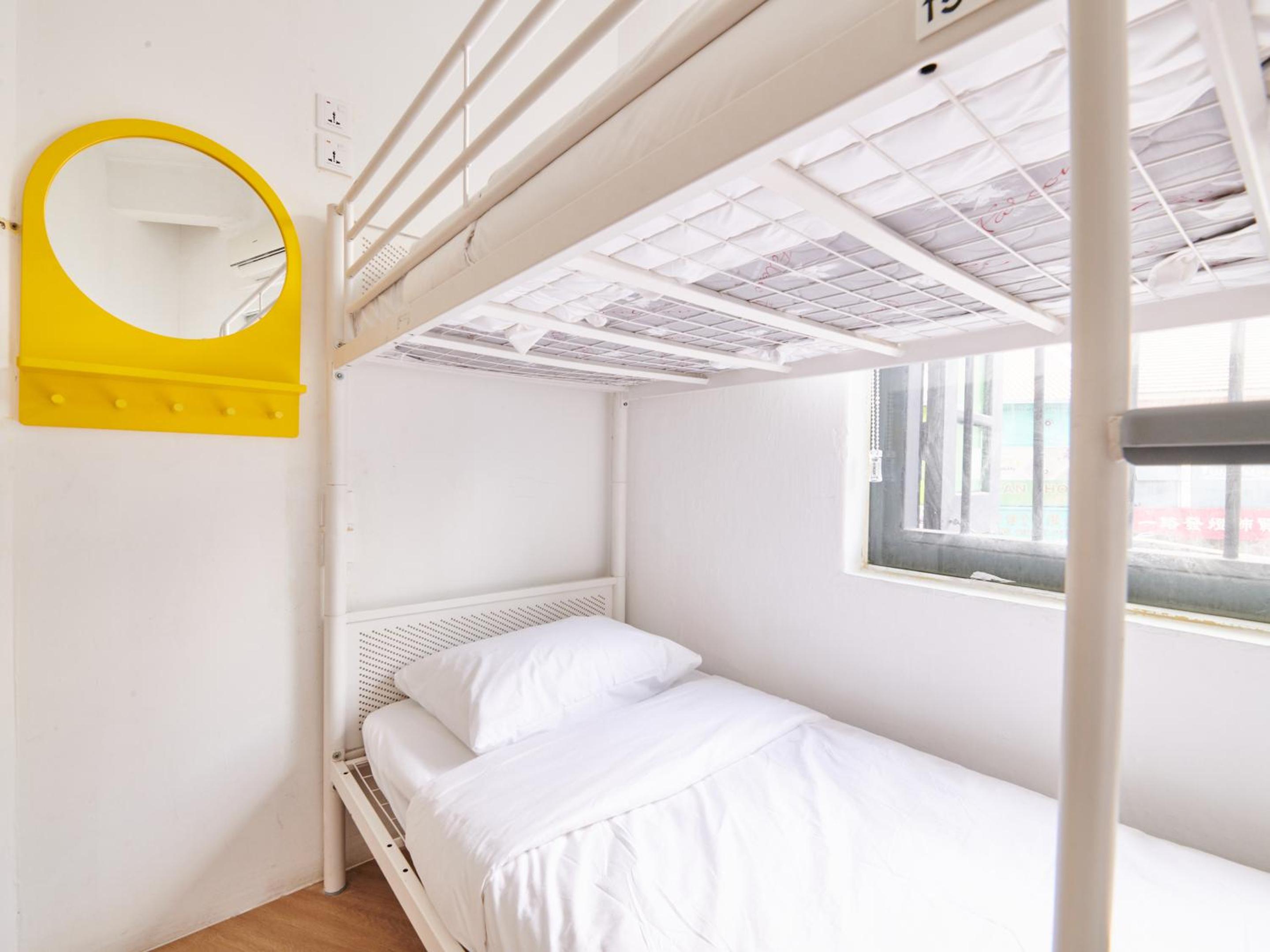 2 Beds in 6-Bed Mixed Dormitory Room photo 2
