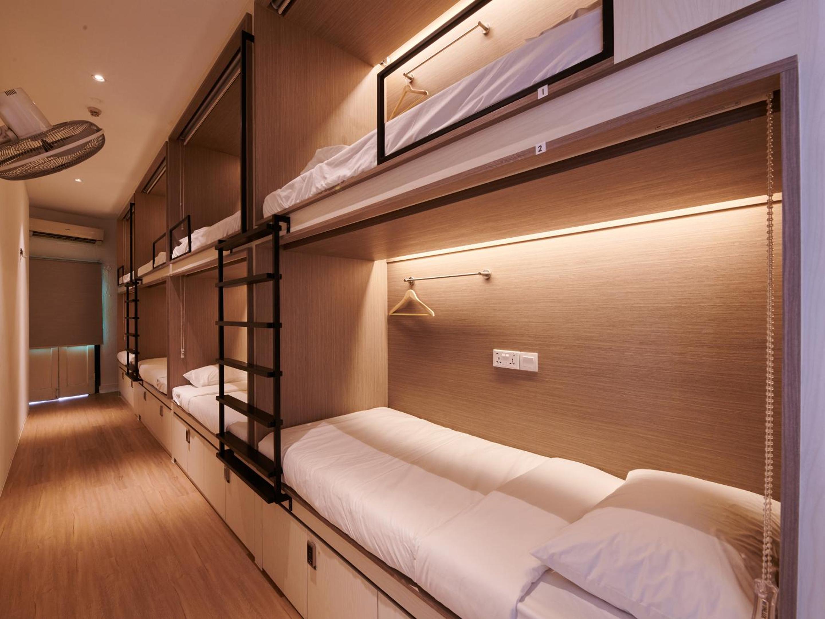 Capsule Family Room with Shared Bathroom photo 2