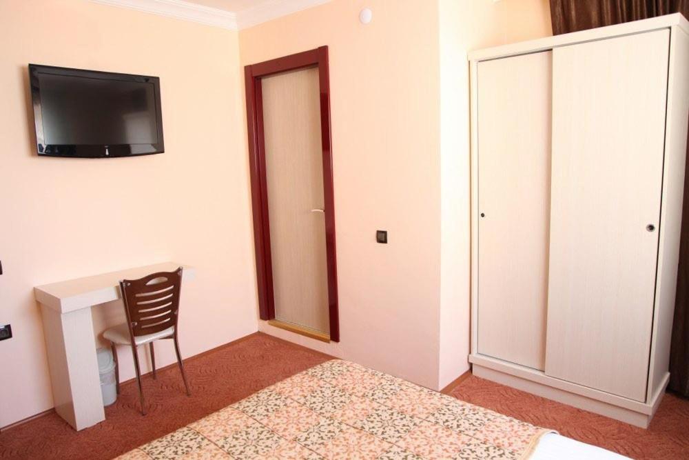 Standard Triple Room photo 2