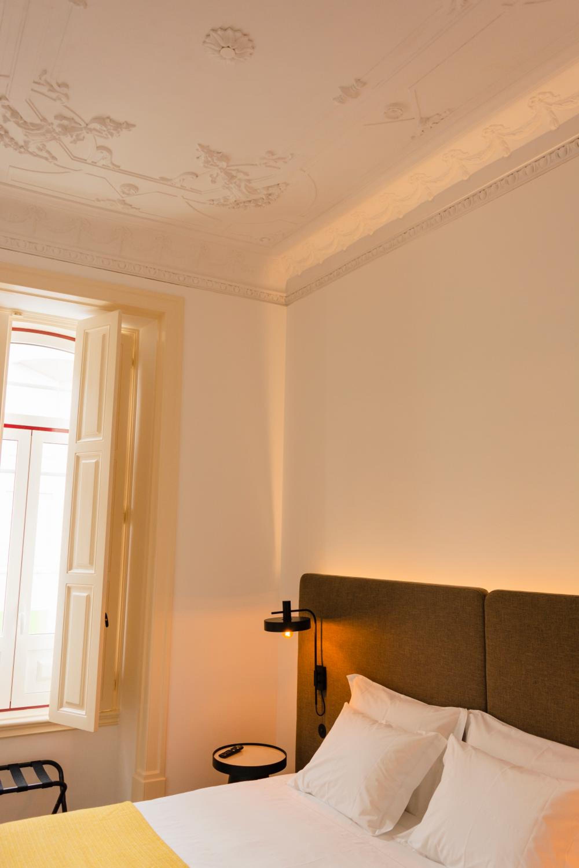 Deluxe Double Room - Photo 20