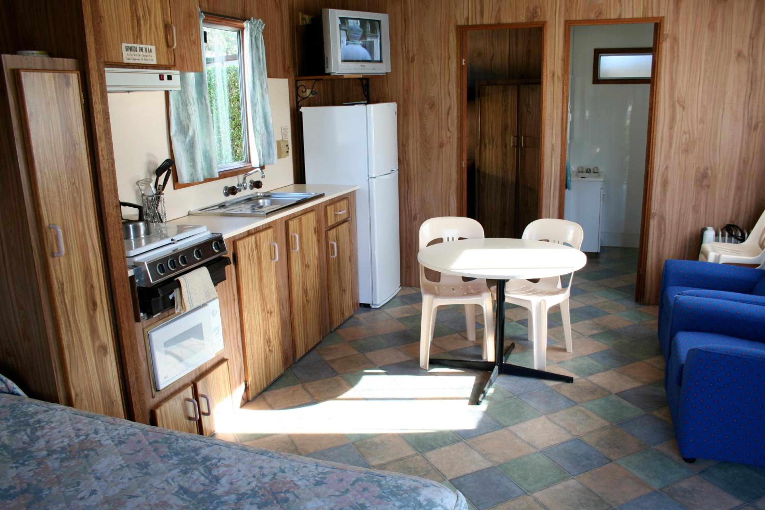 Budget Family Room photo 2