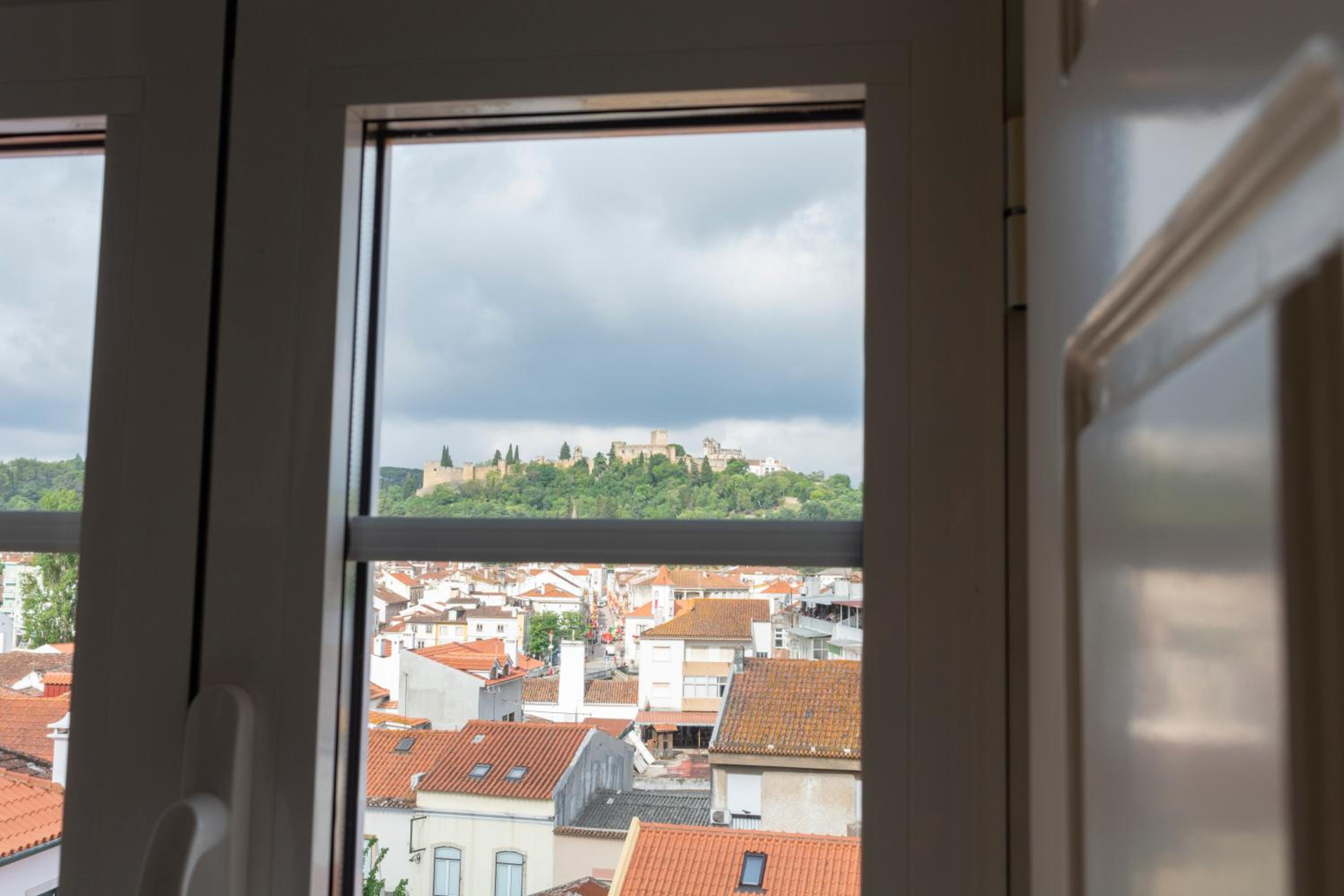 Deluxe Triple Room with Castle View - Photo 8
